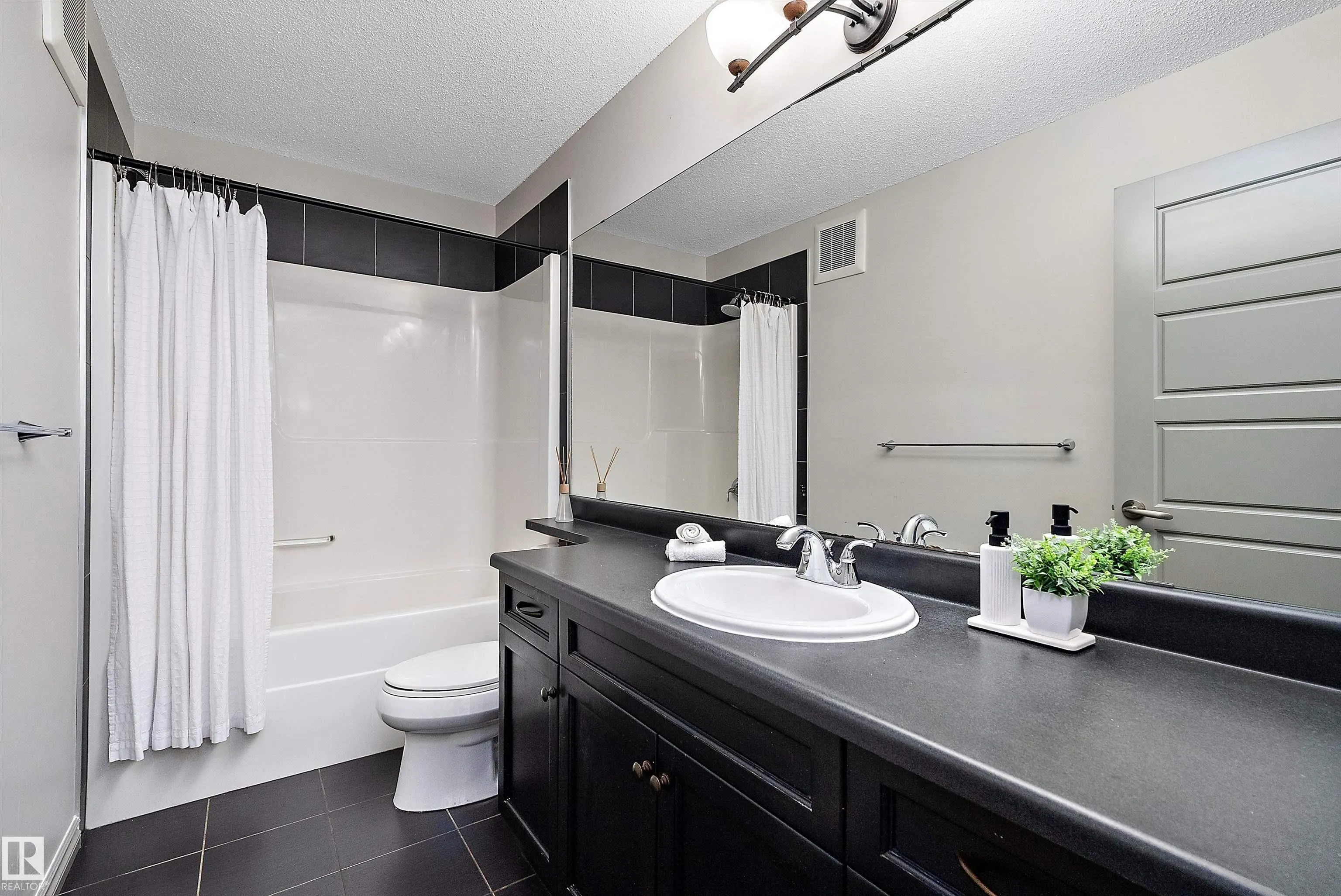 84 SELKIRK Place