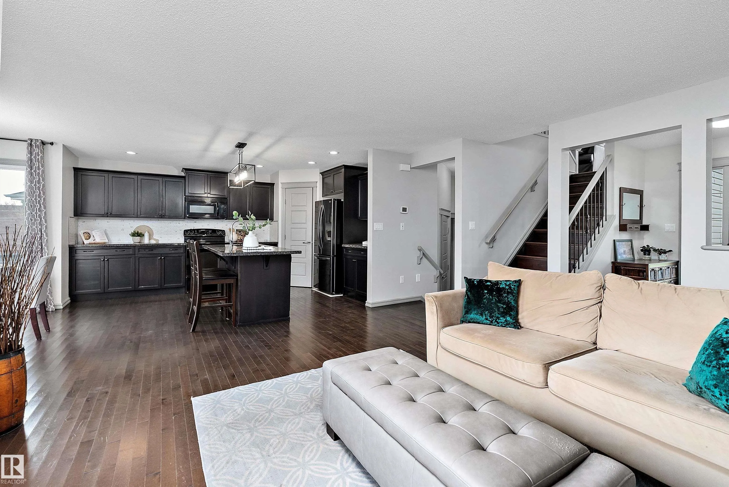 84 SELKIRK Place