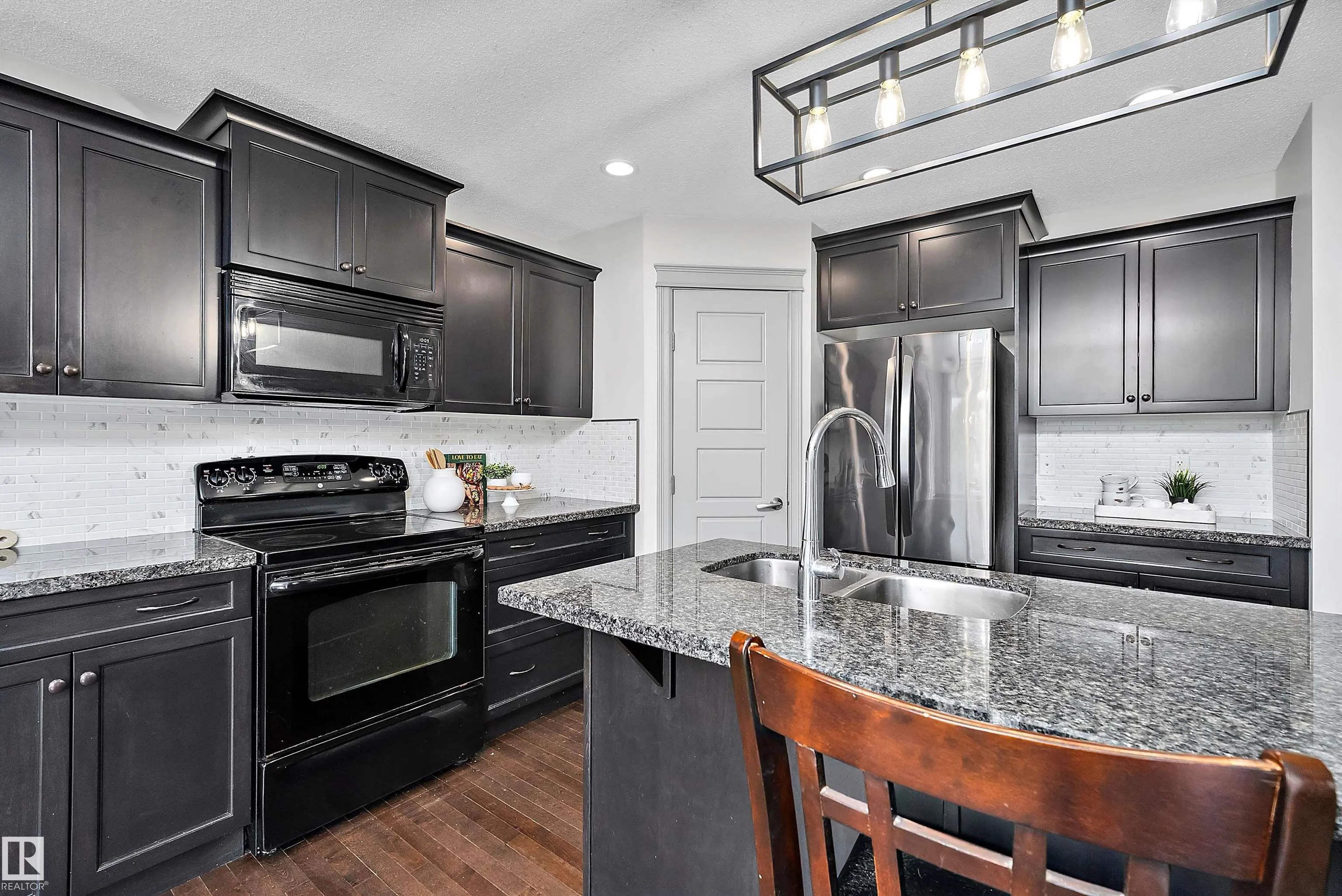 84 SELKIRK Place