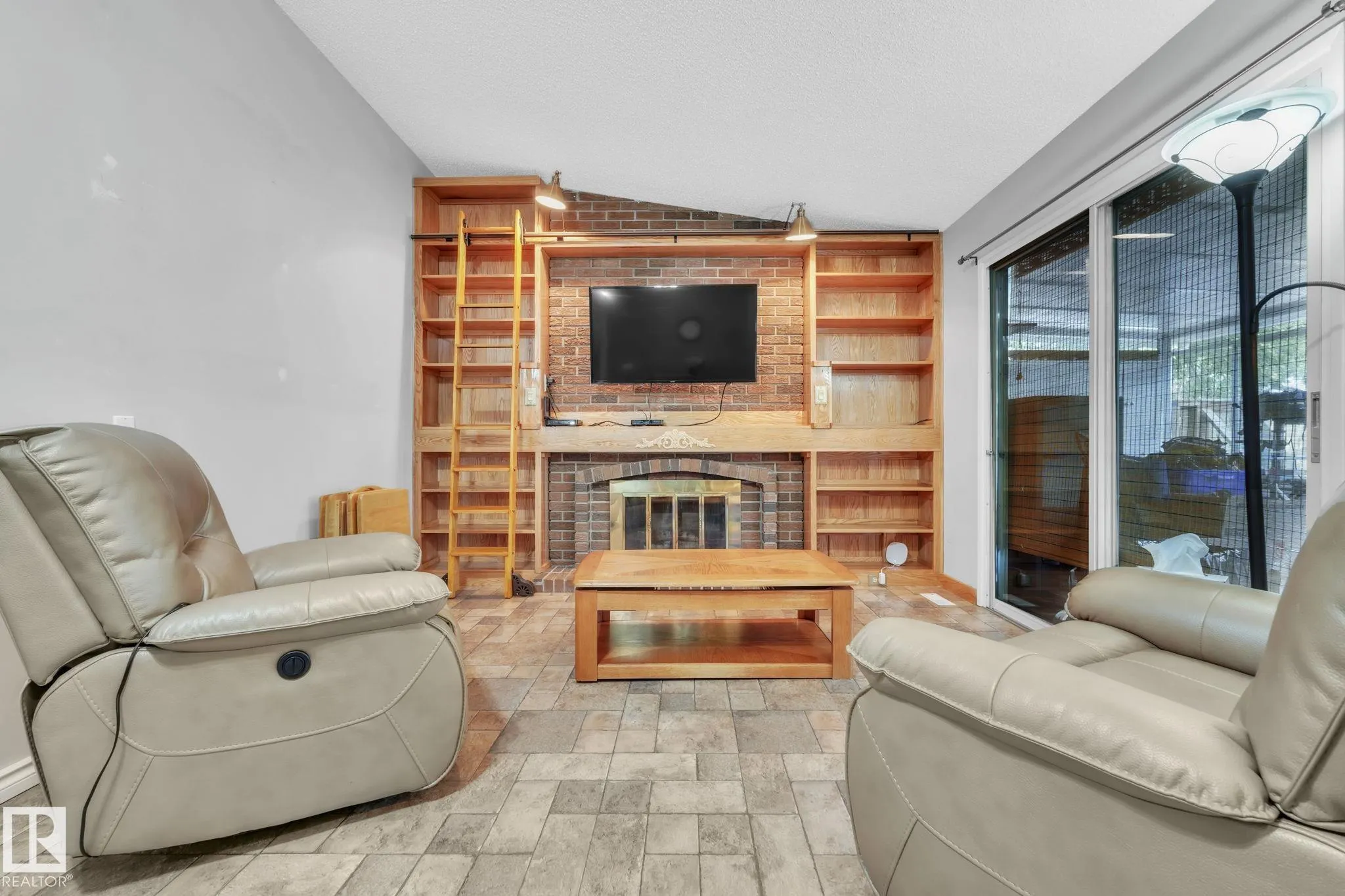 25 BEAVERBROOK Crescent