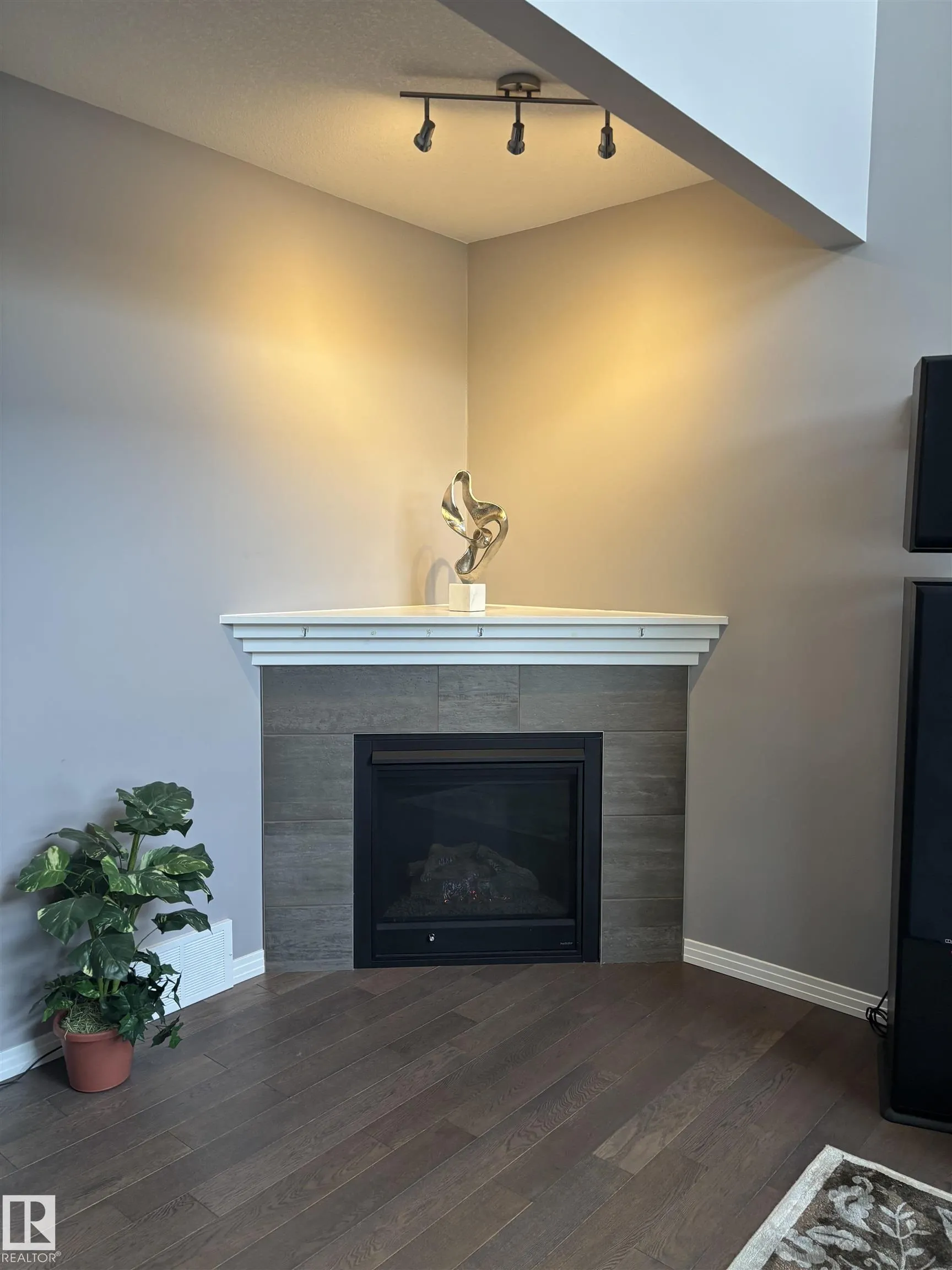 1325 ADAMSON Drive