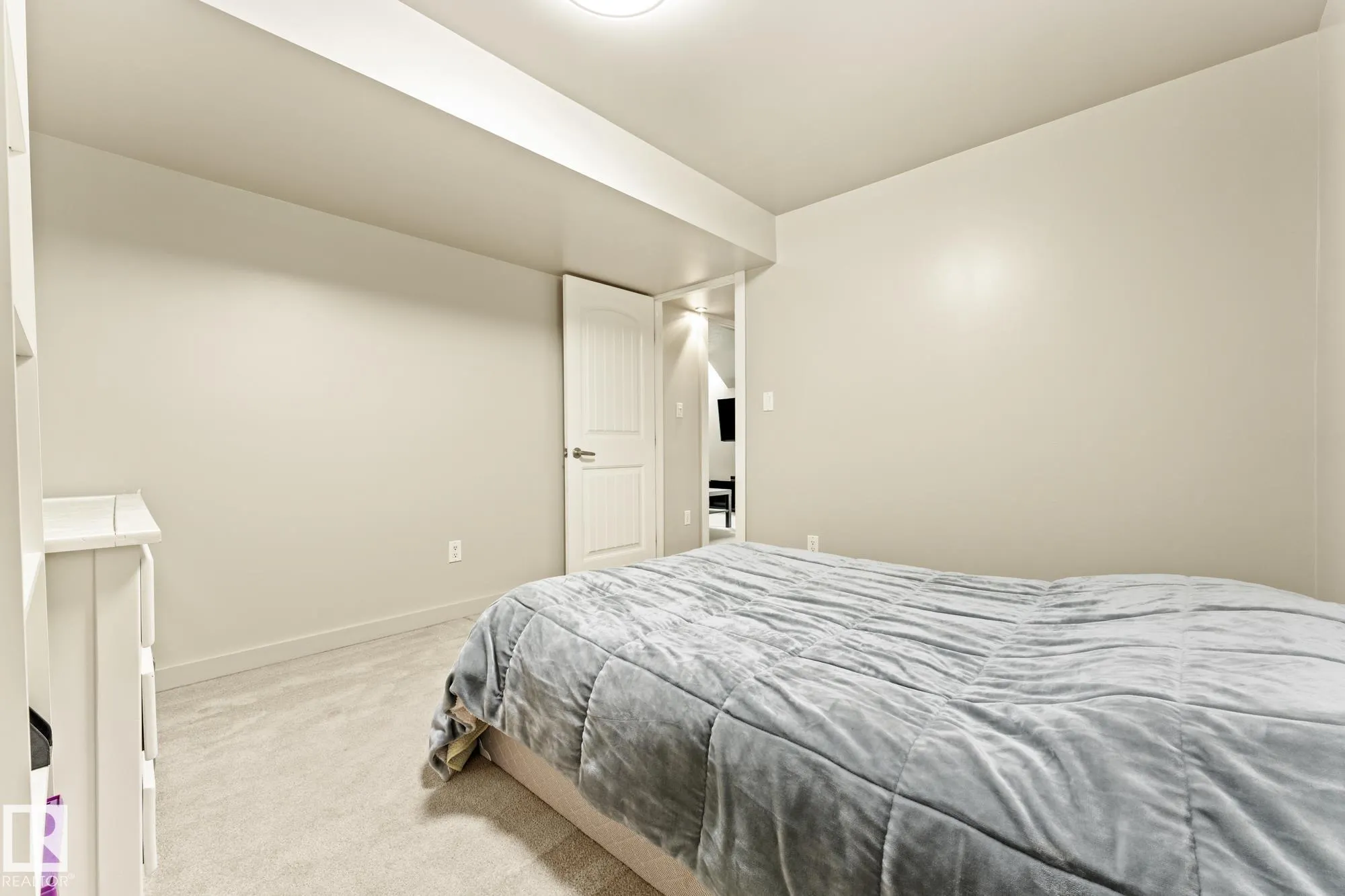 345 MACEWAN Road