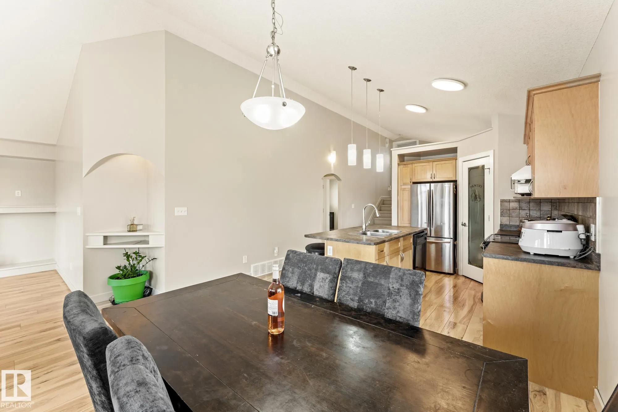 345 MACEWAN Road