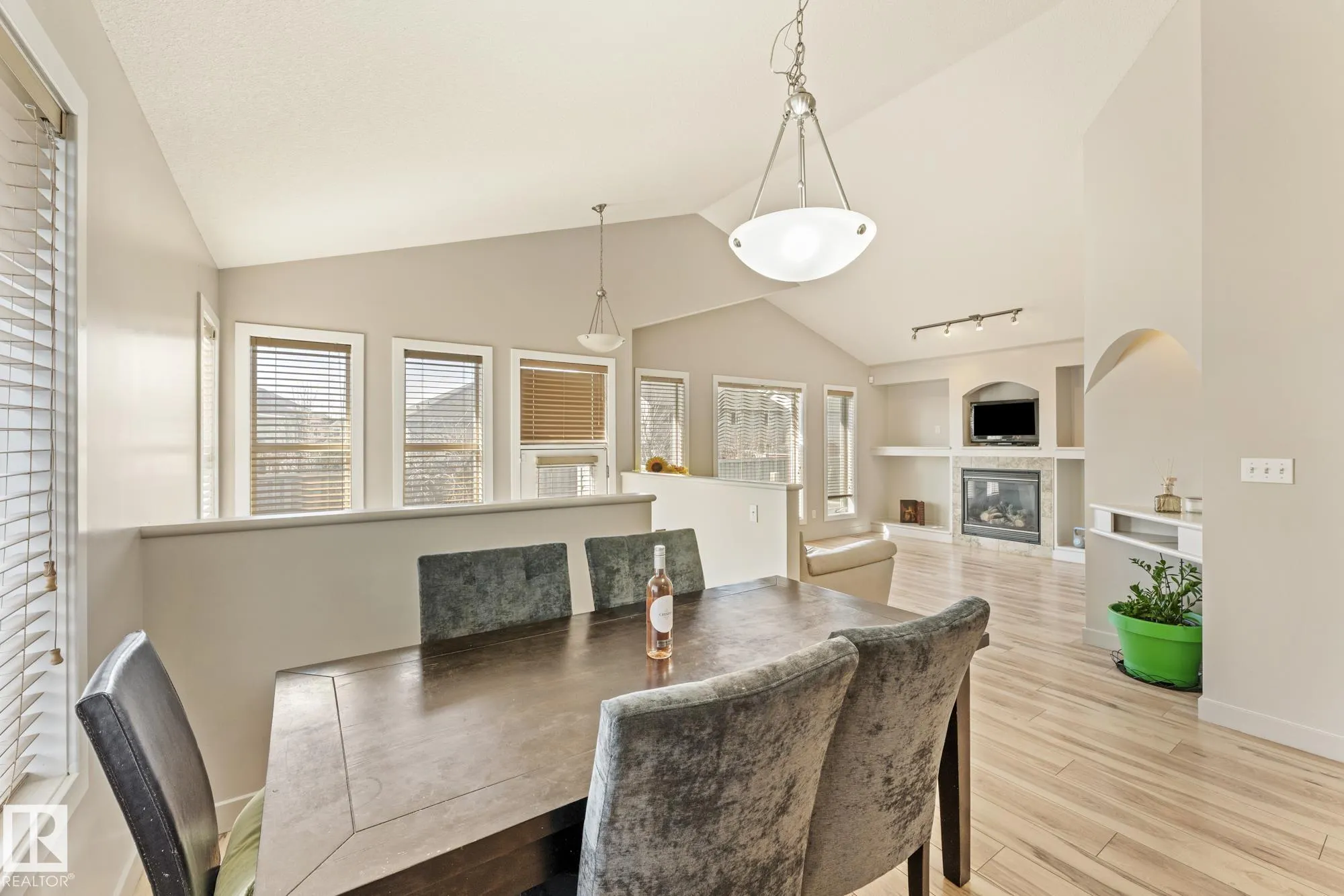 345 MACEWAN Road