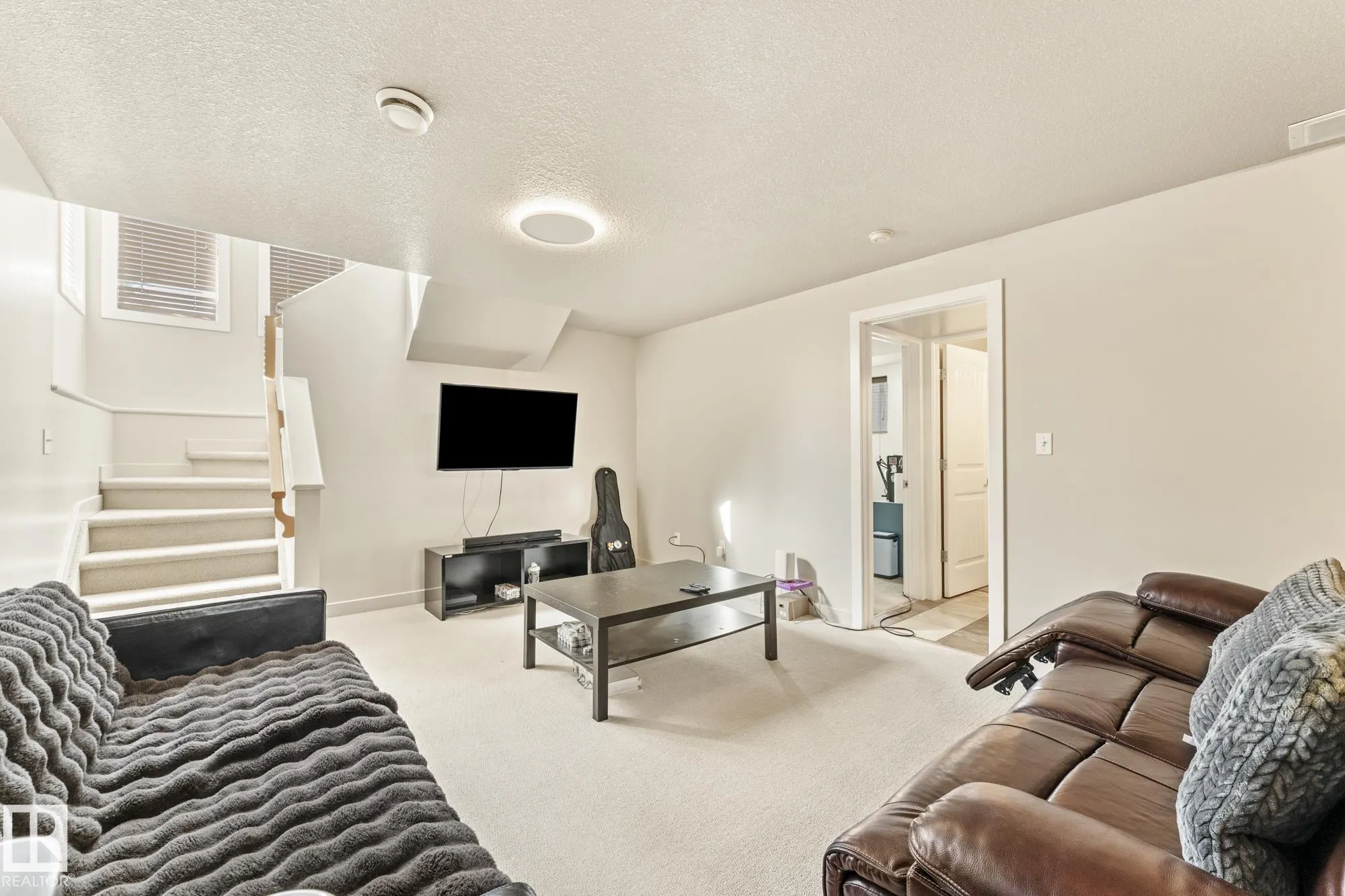 345 MACEWAN Road