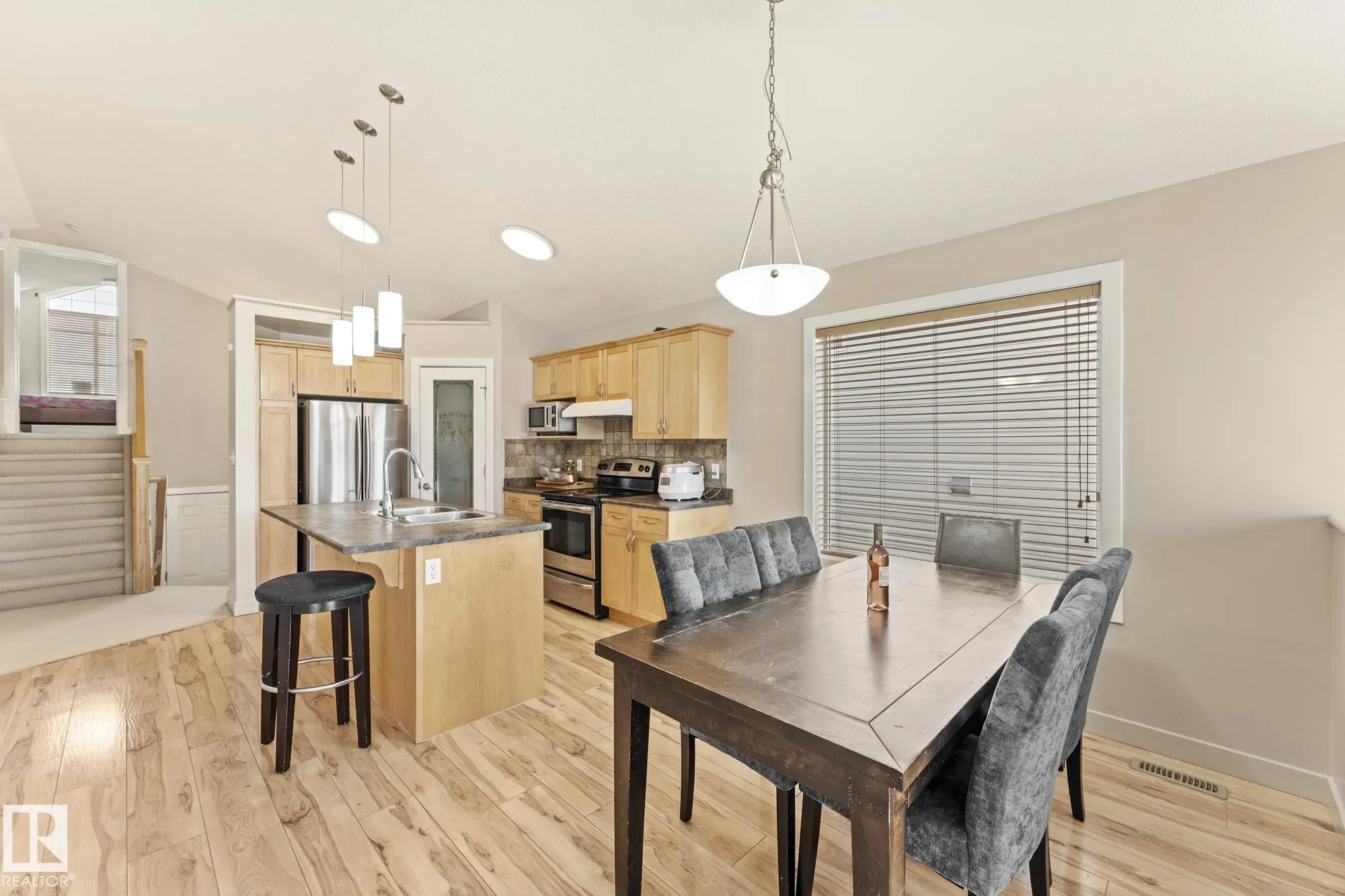 345 MACEWAN Road