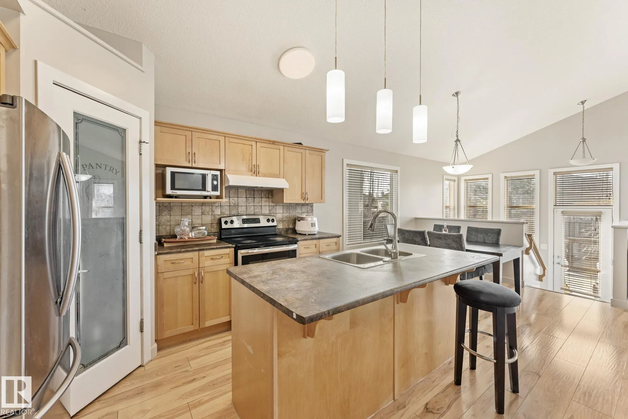 345 MACEWAN Road