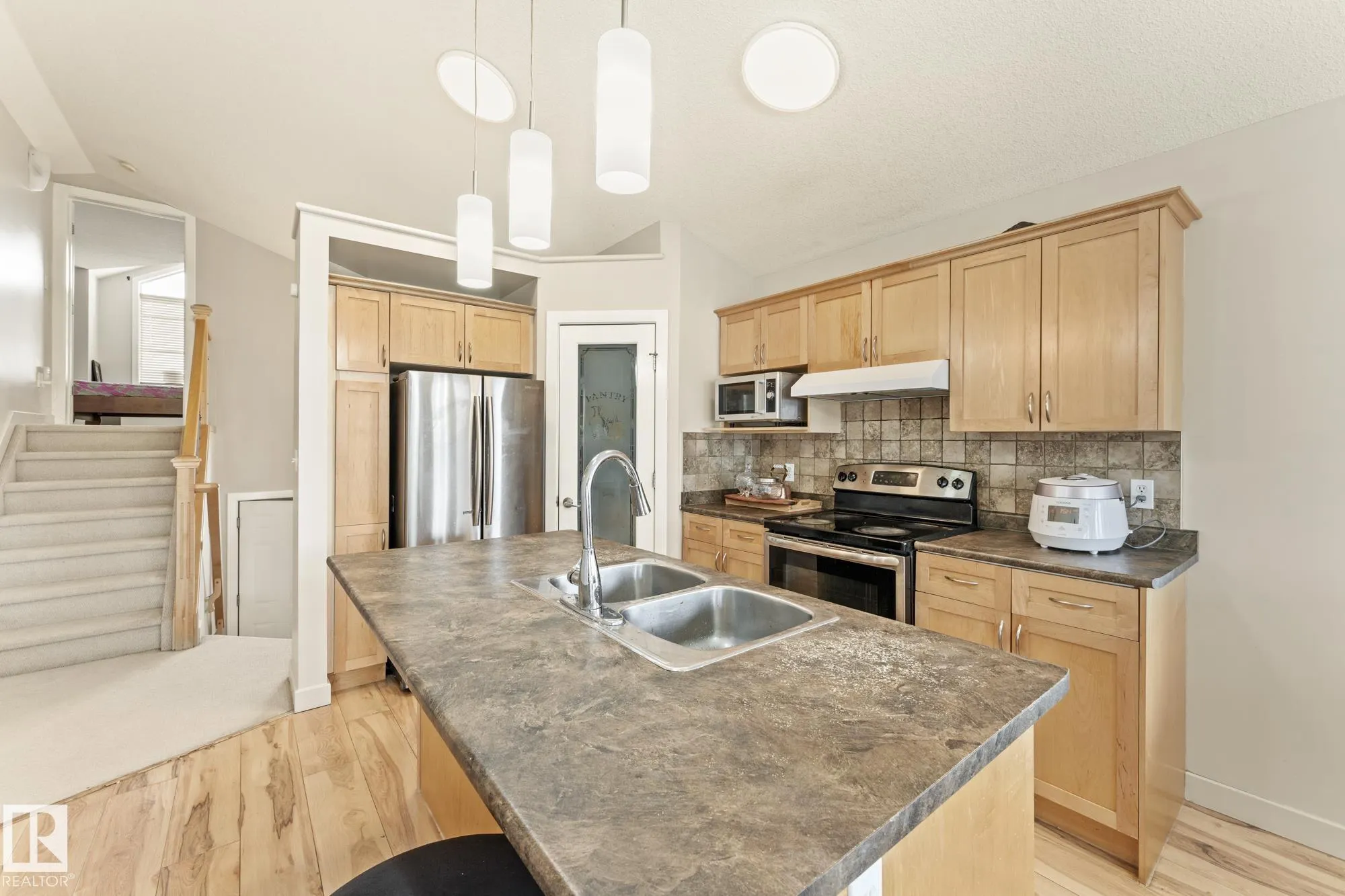 345 MACEWAN Road