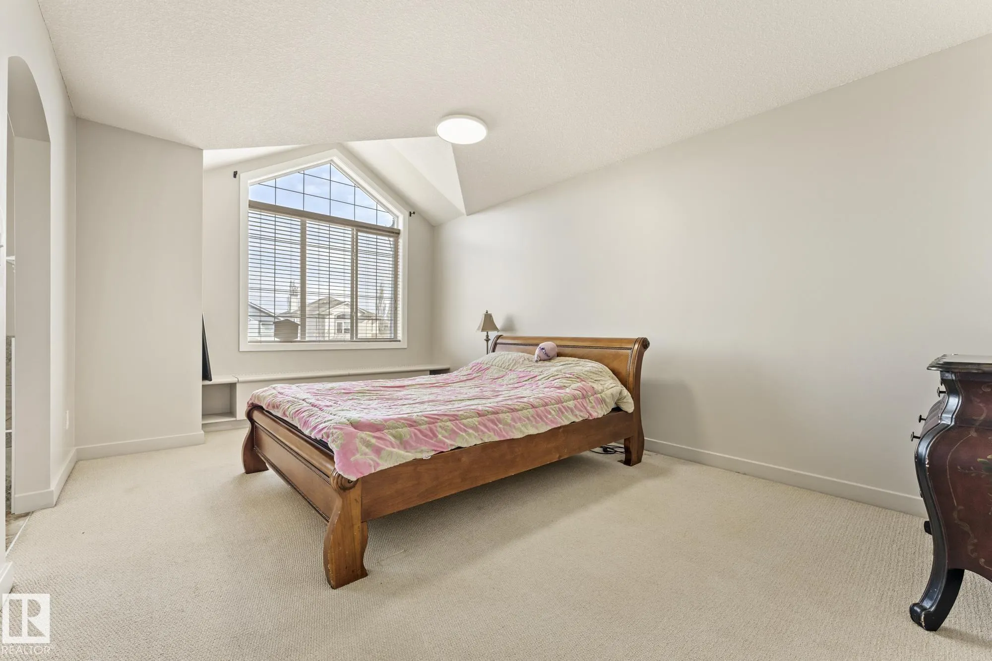 345 MACEWAN Road