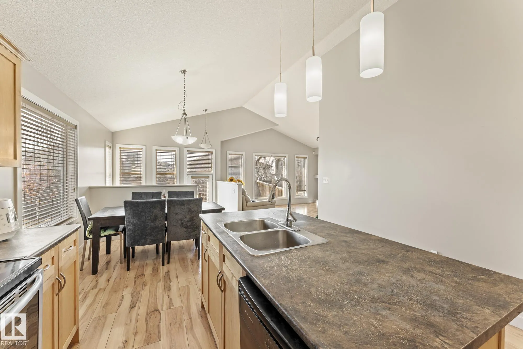 345 MACEWAN Road