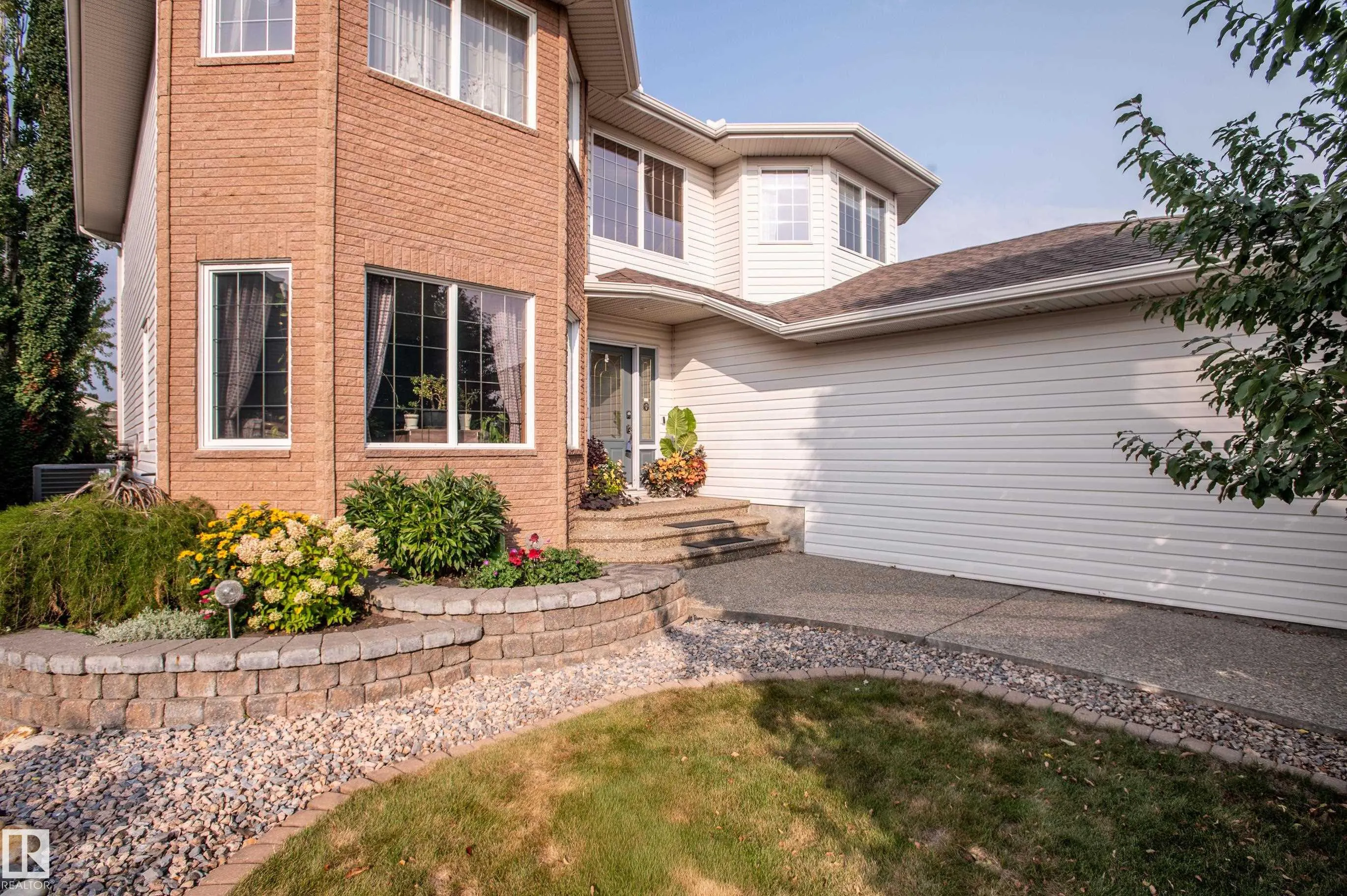 4 BRIARWOOD Way