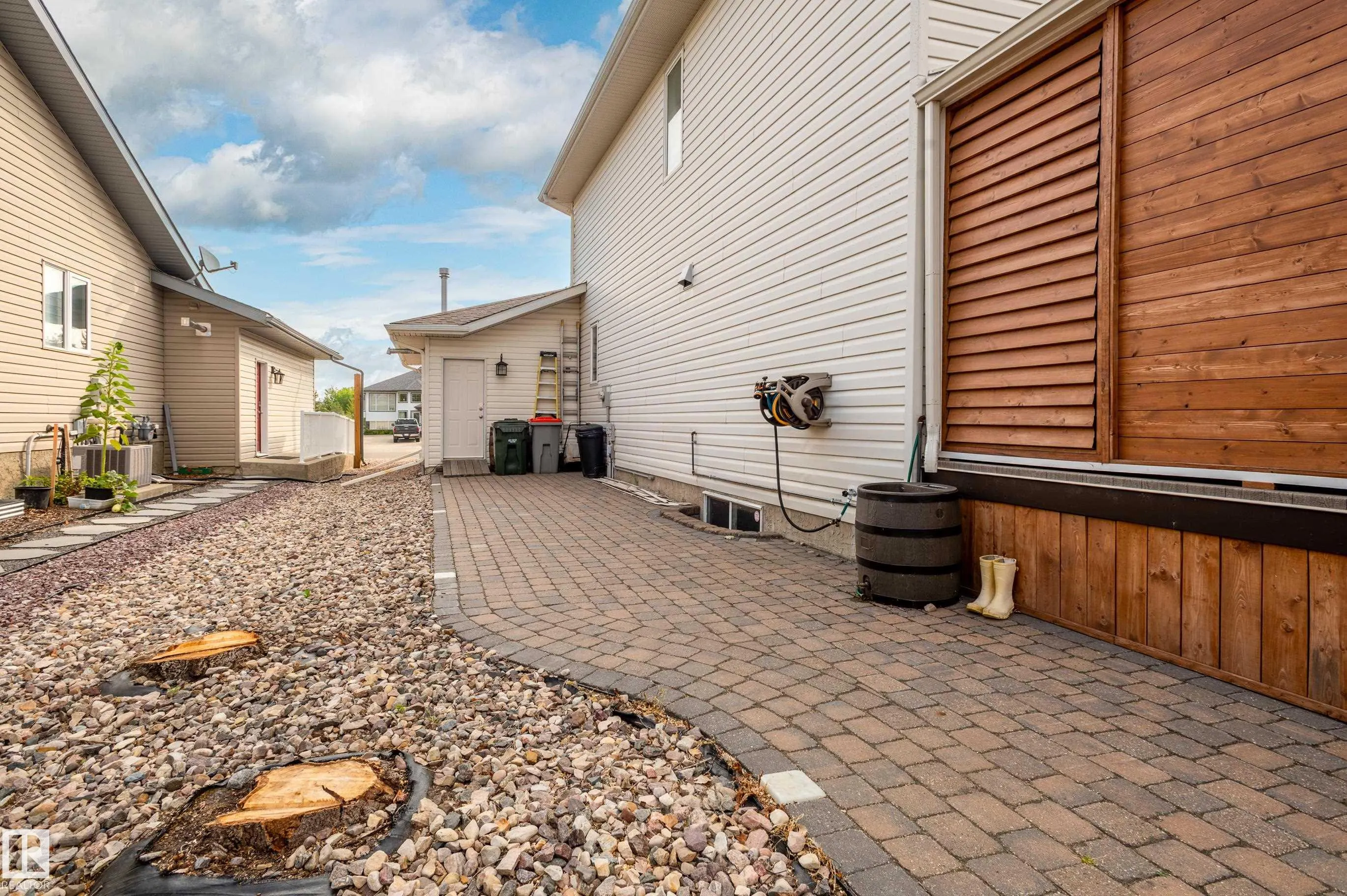 4 BRIARWOOD Way