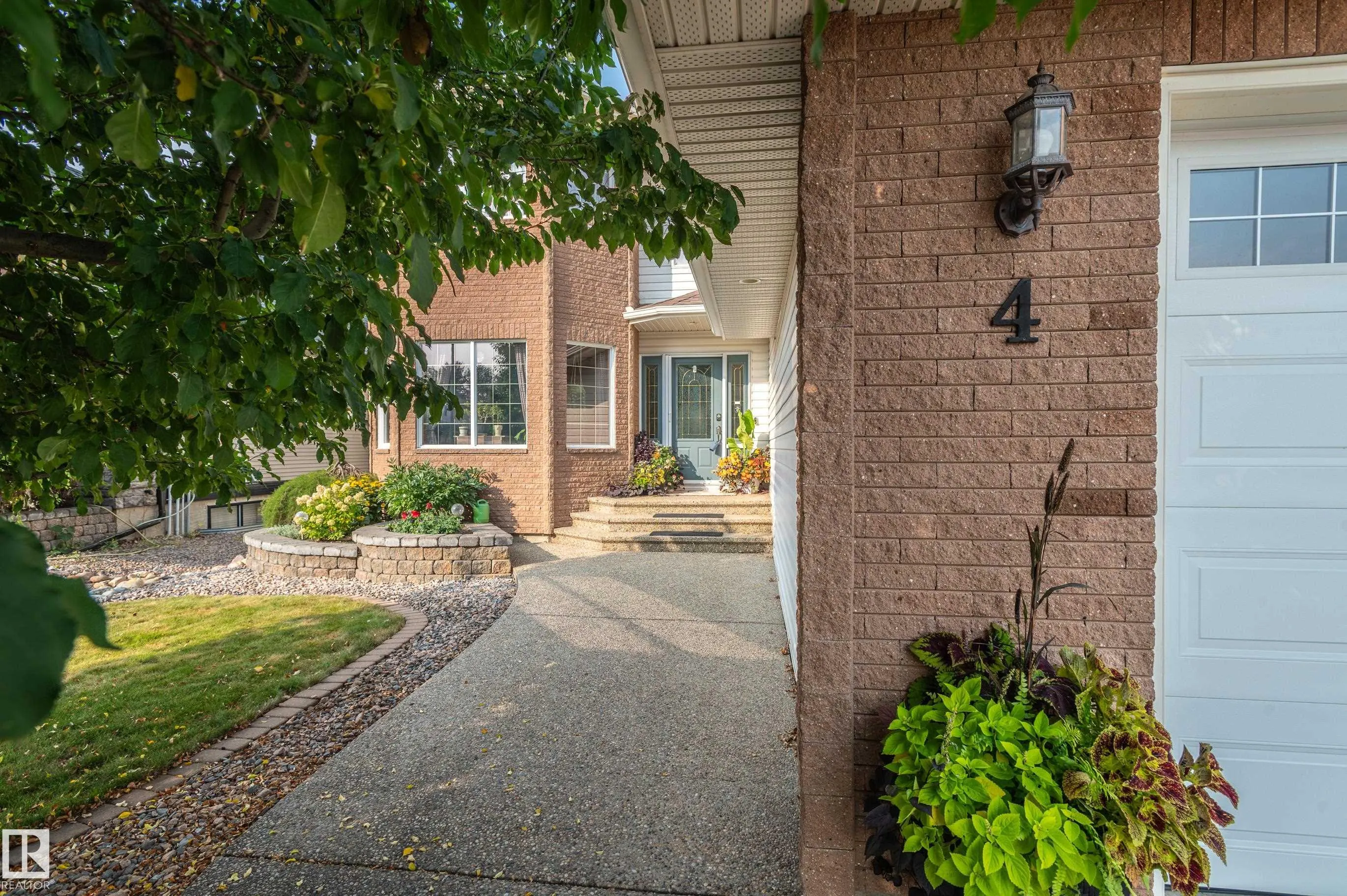 4 BRIARWOOD Way