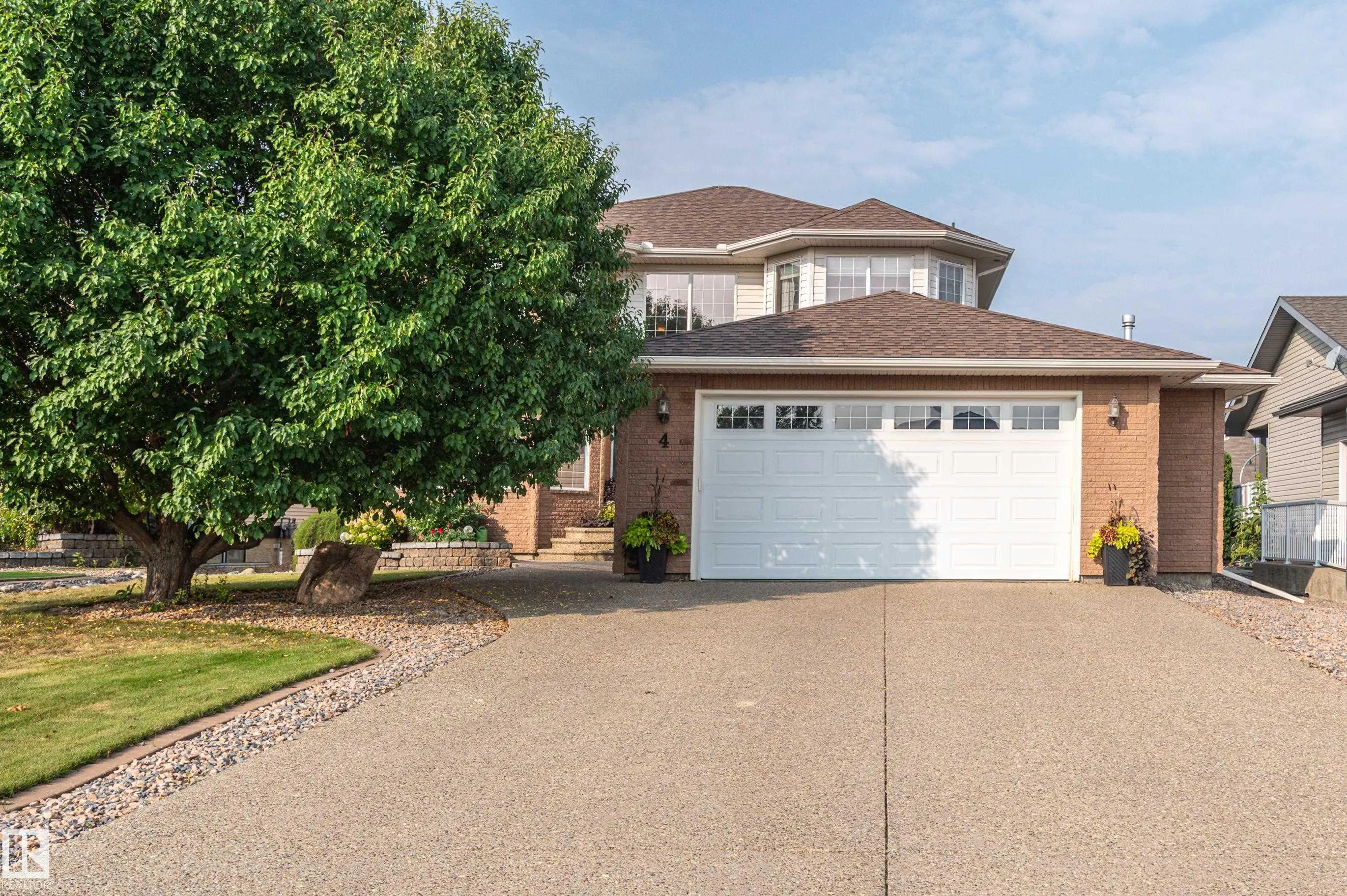 4 BRIARWOOD Way