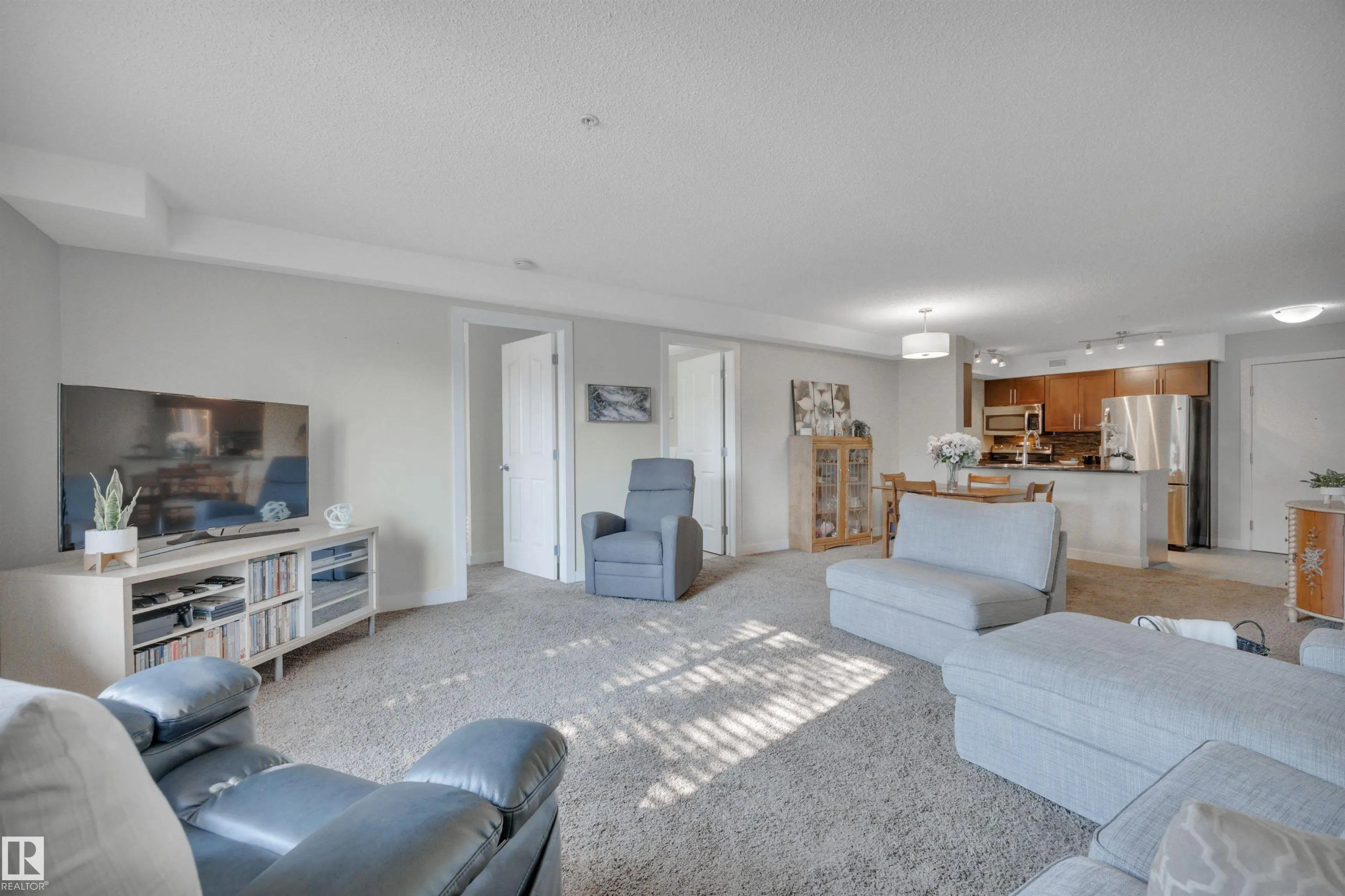 11808 22 Avenue