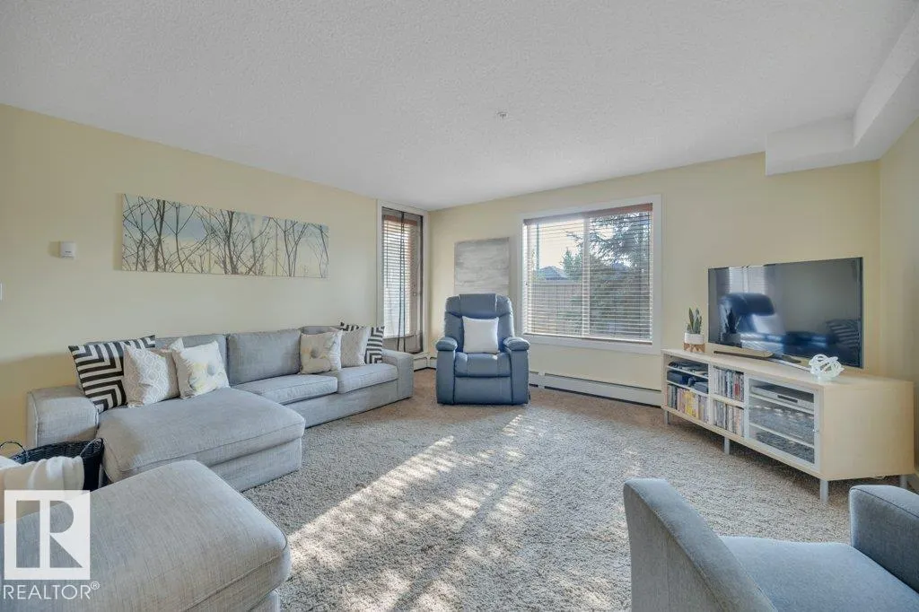 11808 22 Avenue