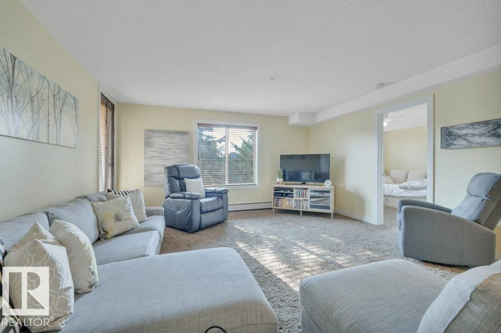 11808 22 Avenue