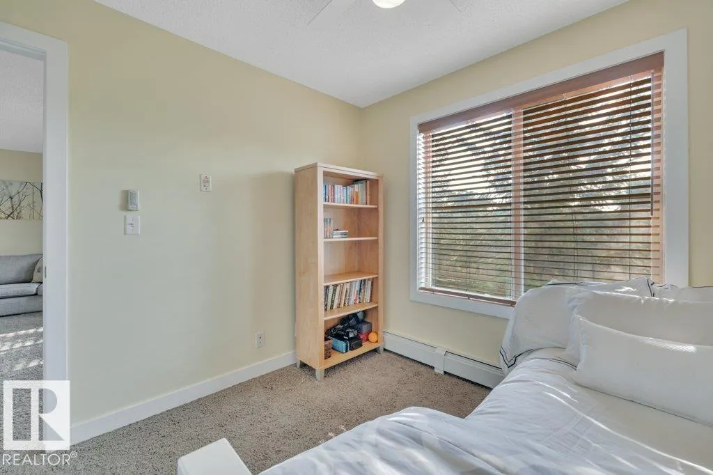 11808 22 Avenue