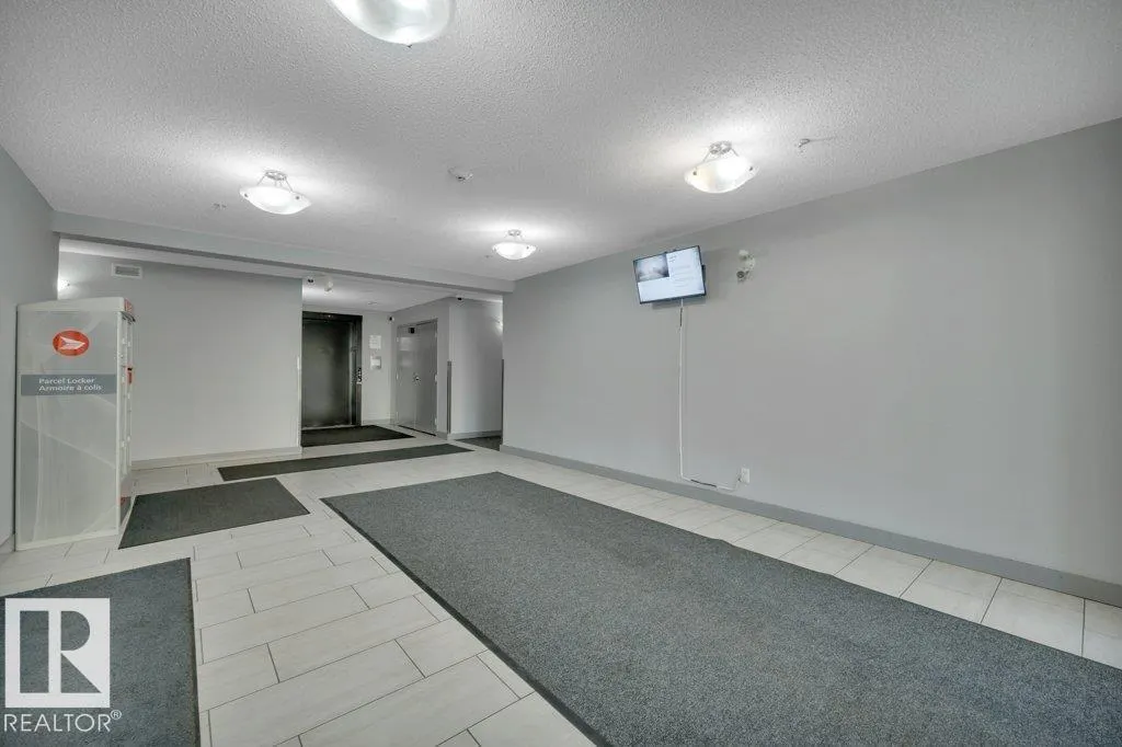 11808 22 Avenue