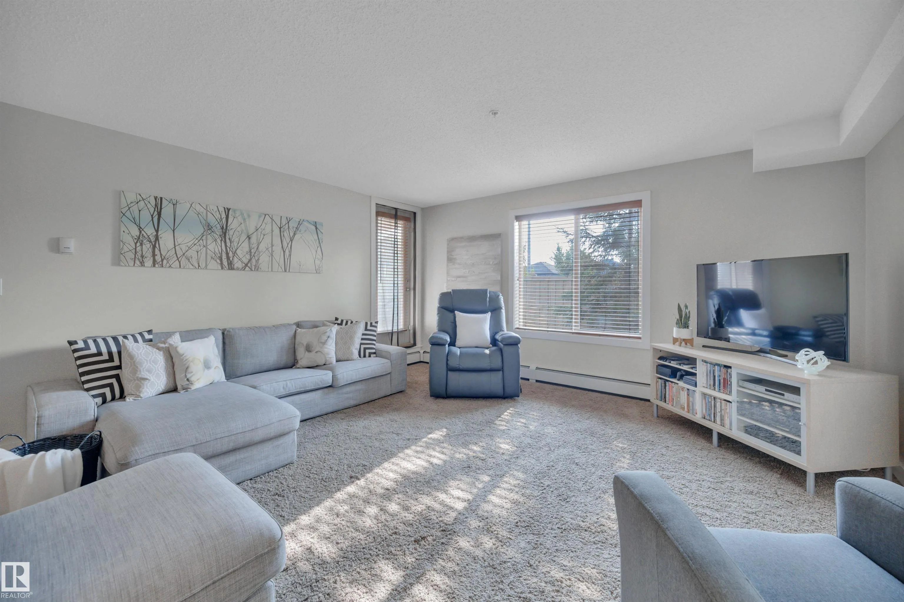 11808 22 Avenue