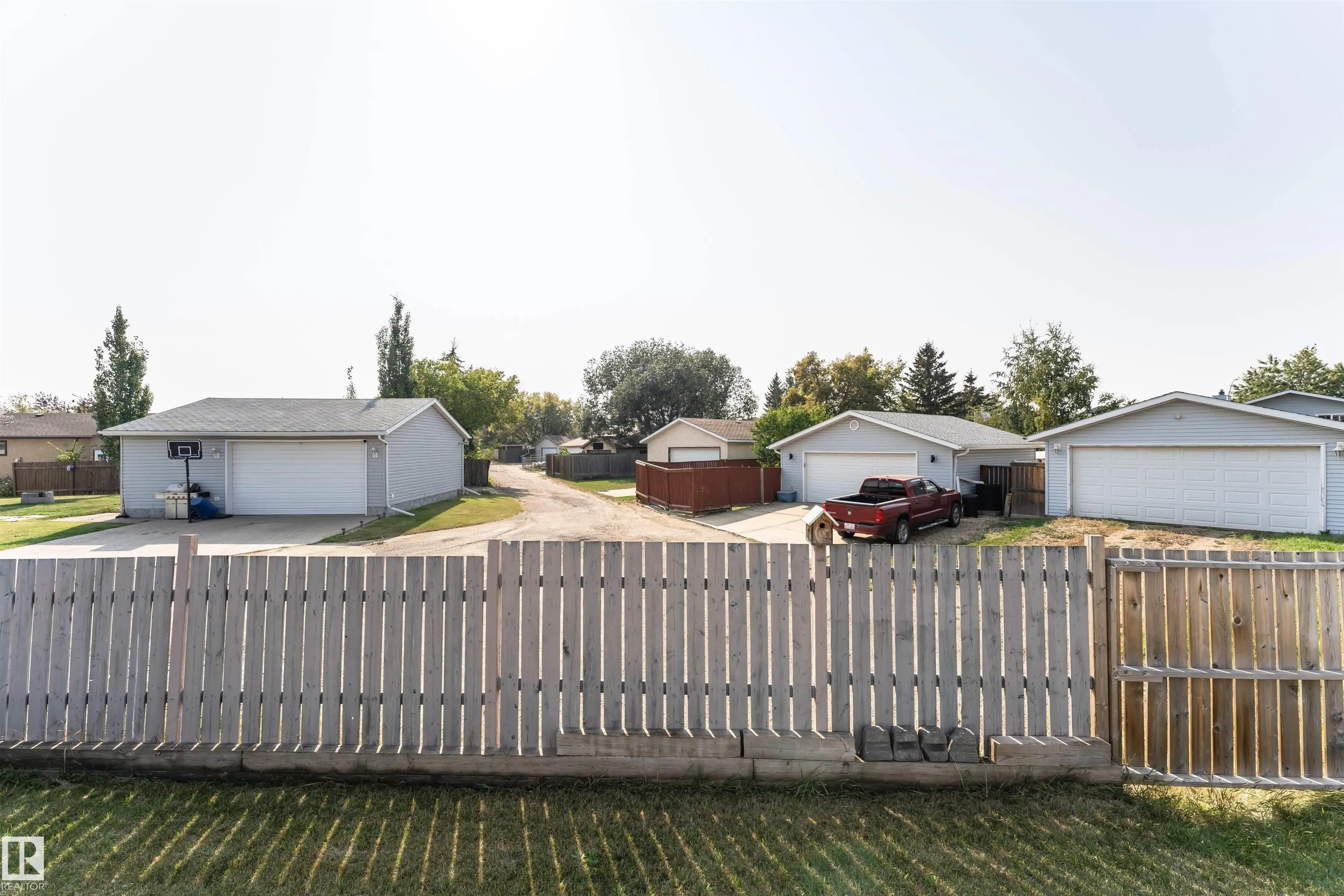9007 102 Avenue
