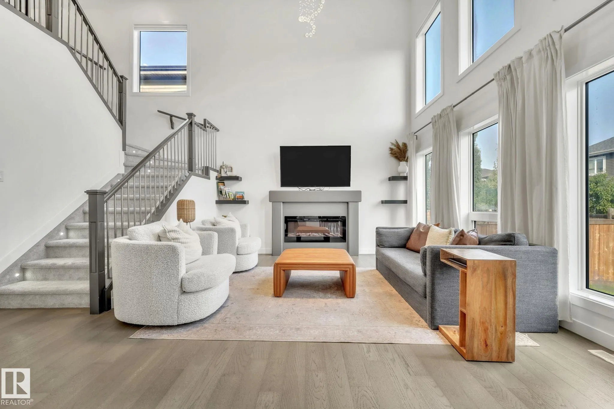 42 ELLICE Bend