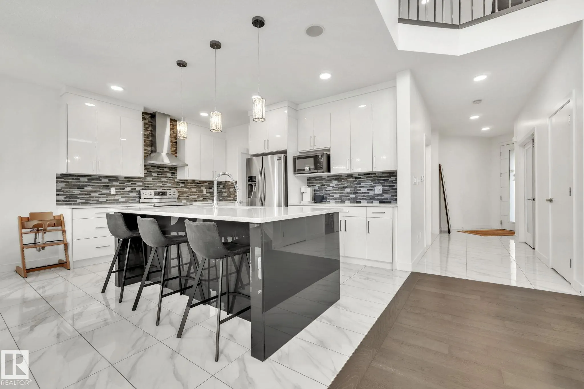 42 ELLICE Bend