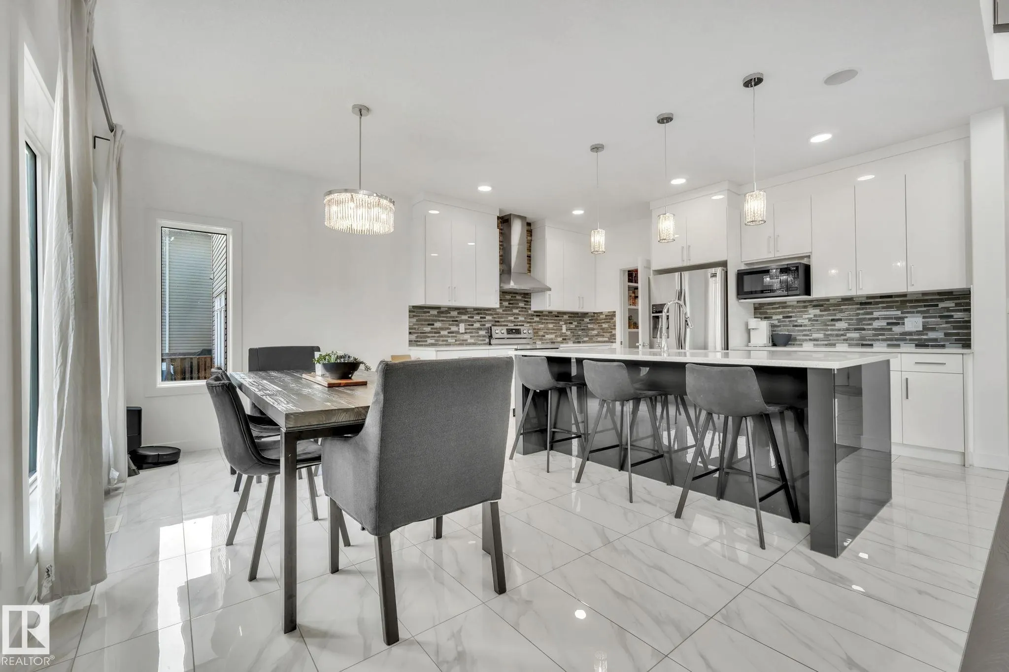 42 ELLICE Bend