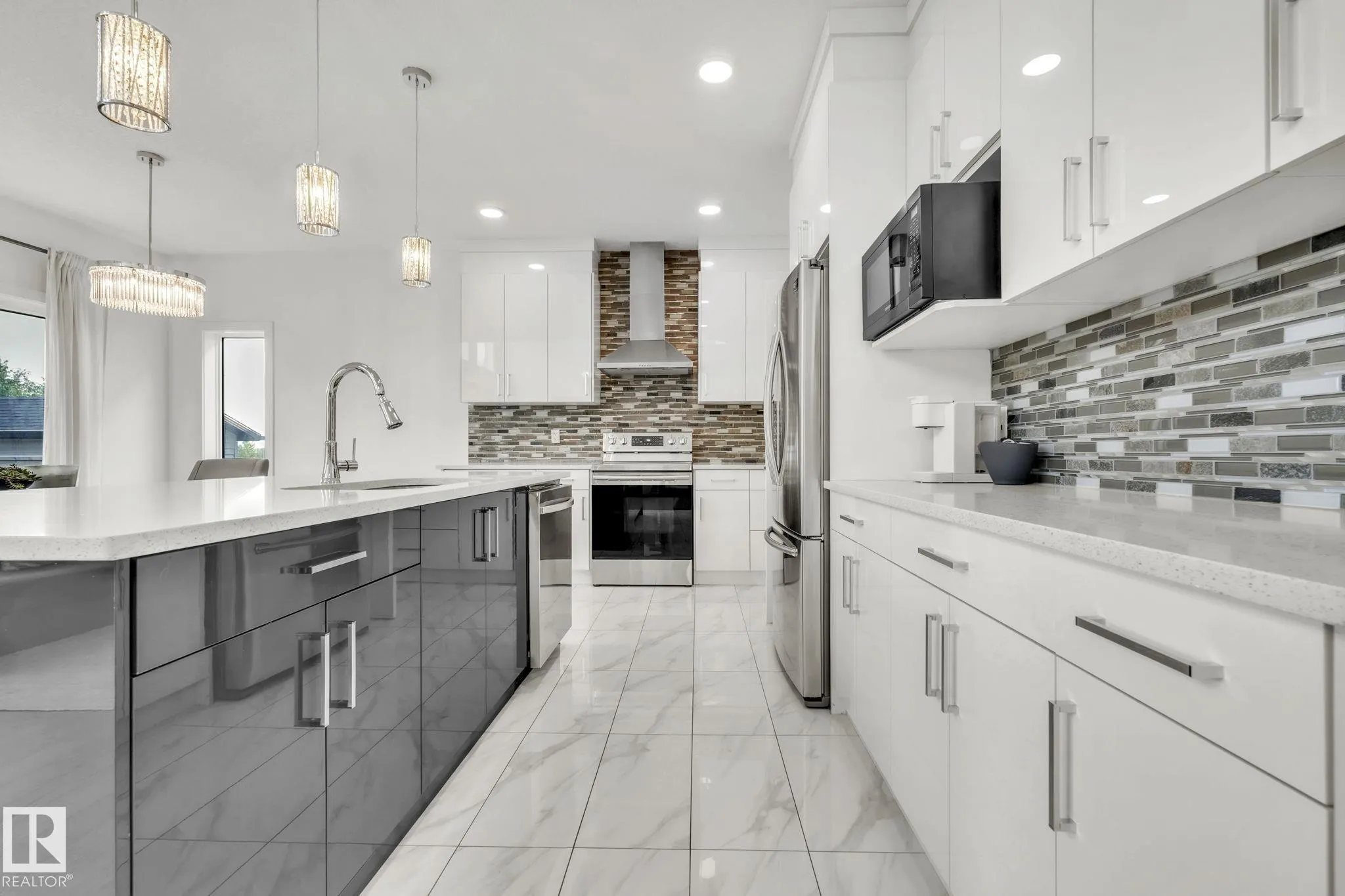 42 ELLICE Bend