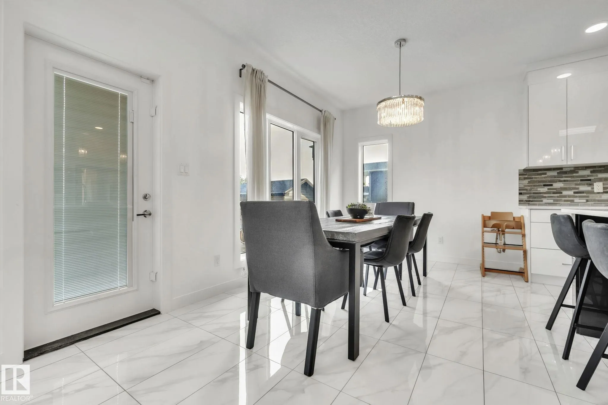 42 ELLICE Bend