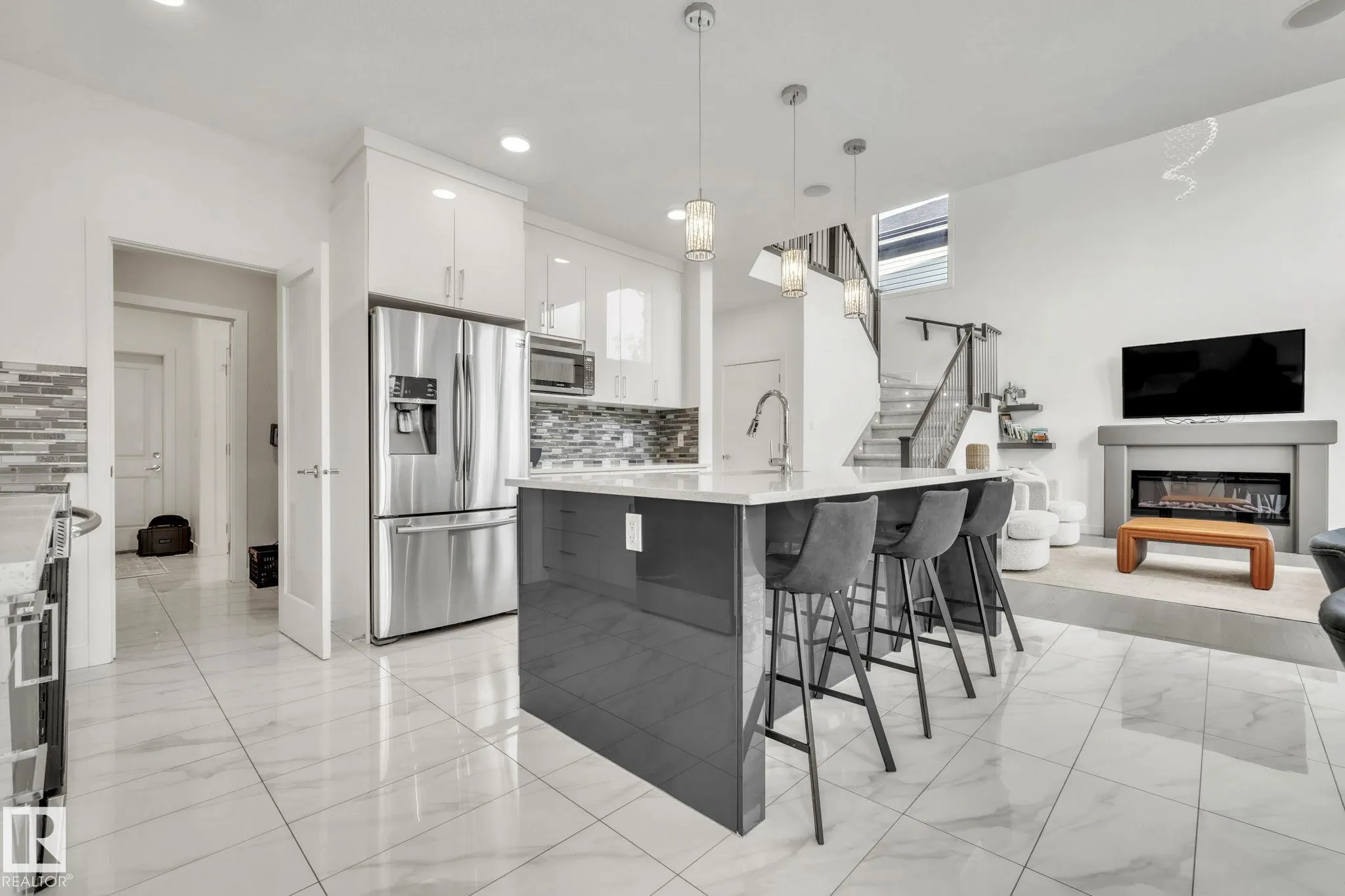 42 ELLICE Bend