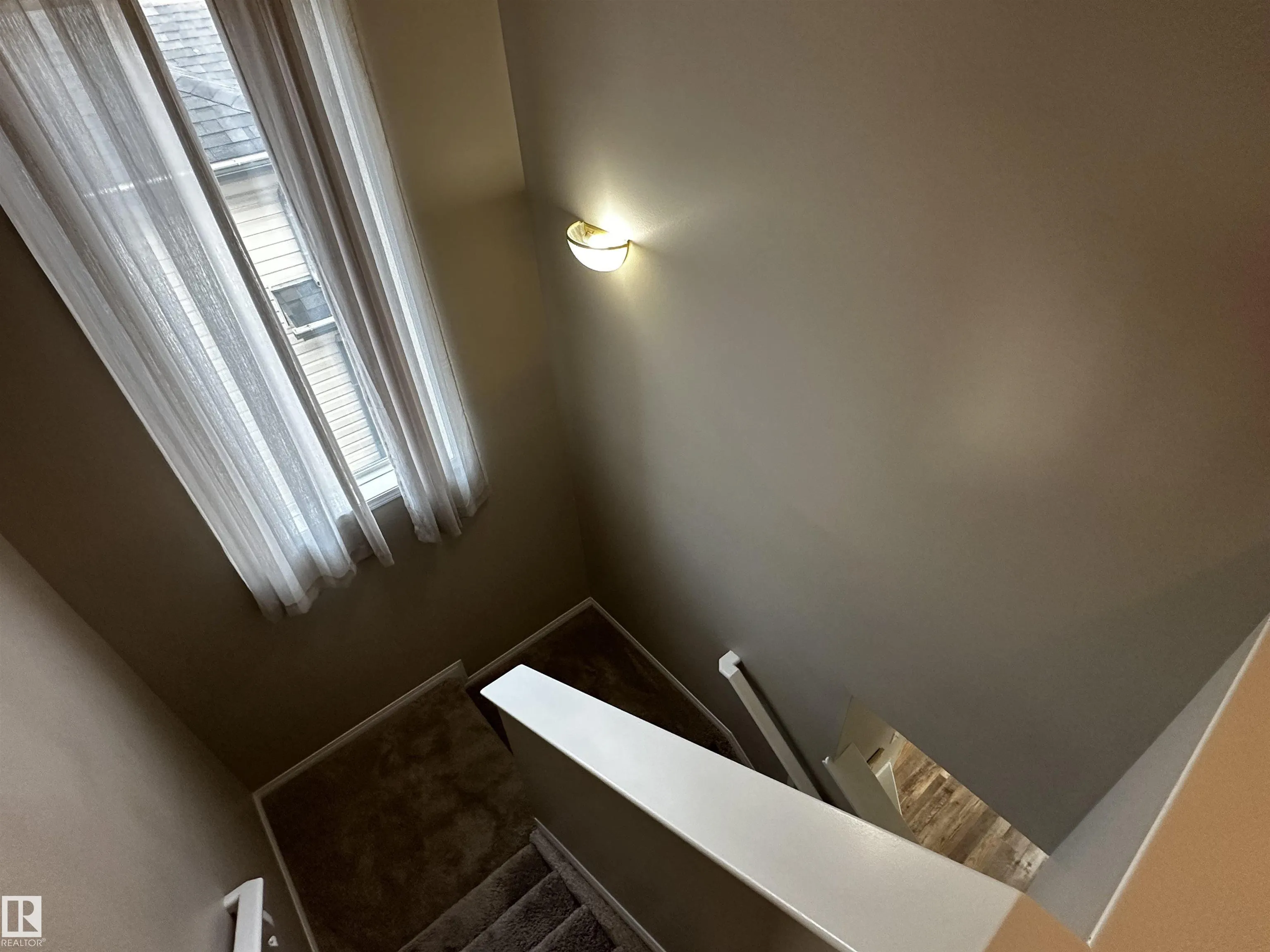 8 HEATHERLANDS Way