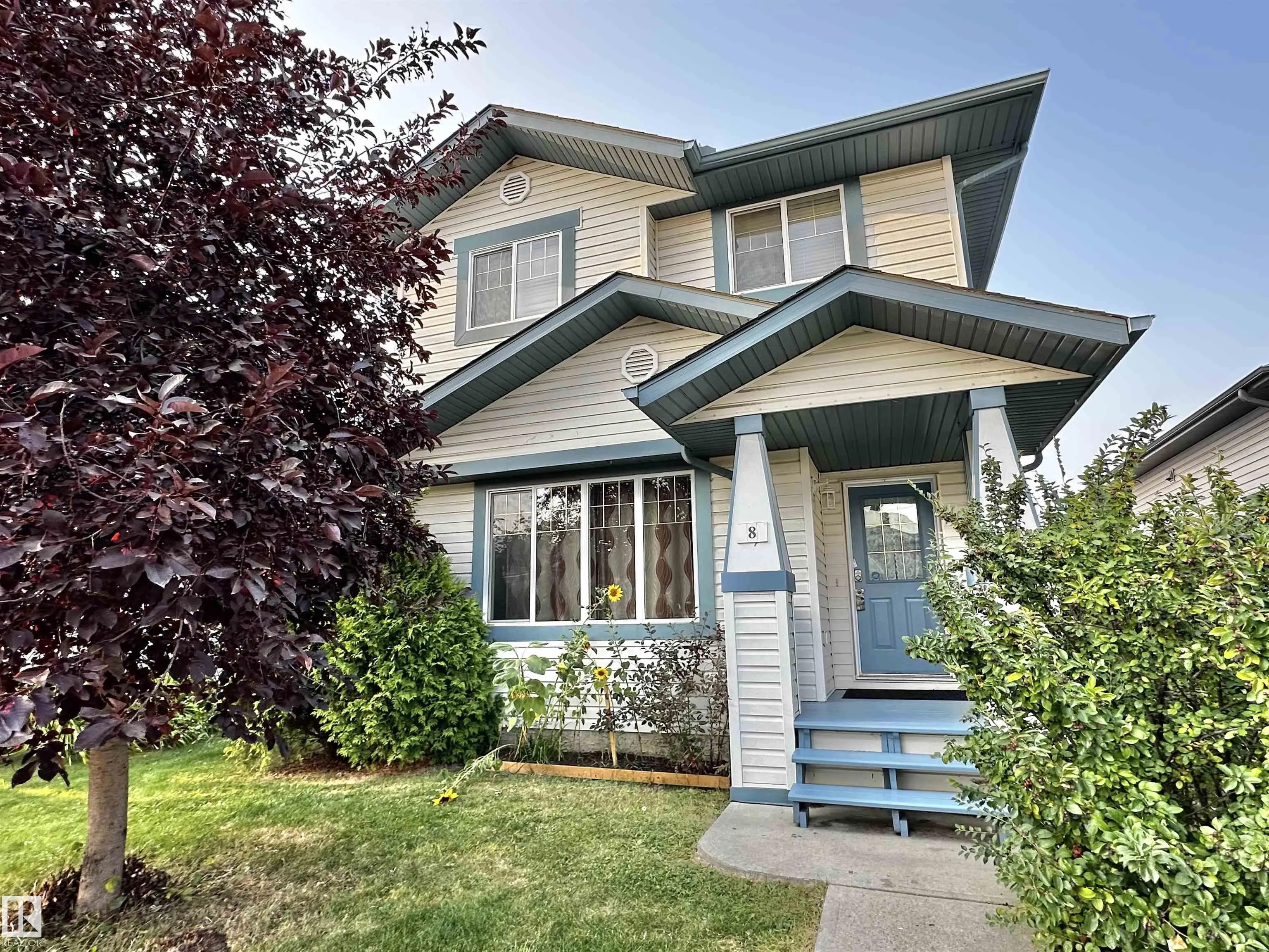 8 HEATHERLANDS Way
