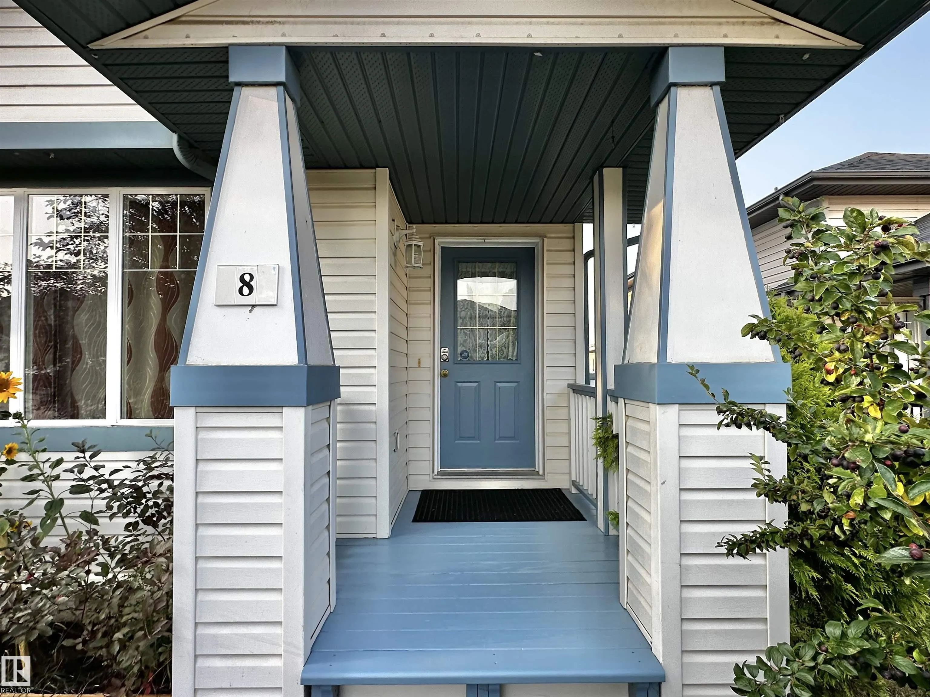 8 HEATHERLANDS Way