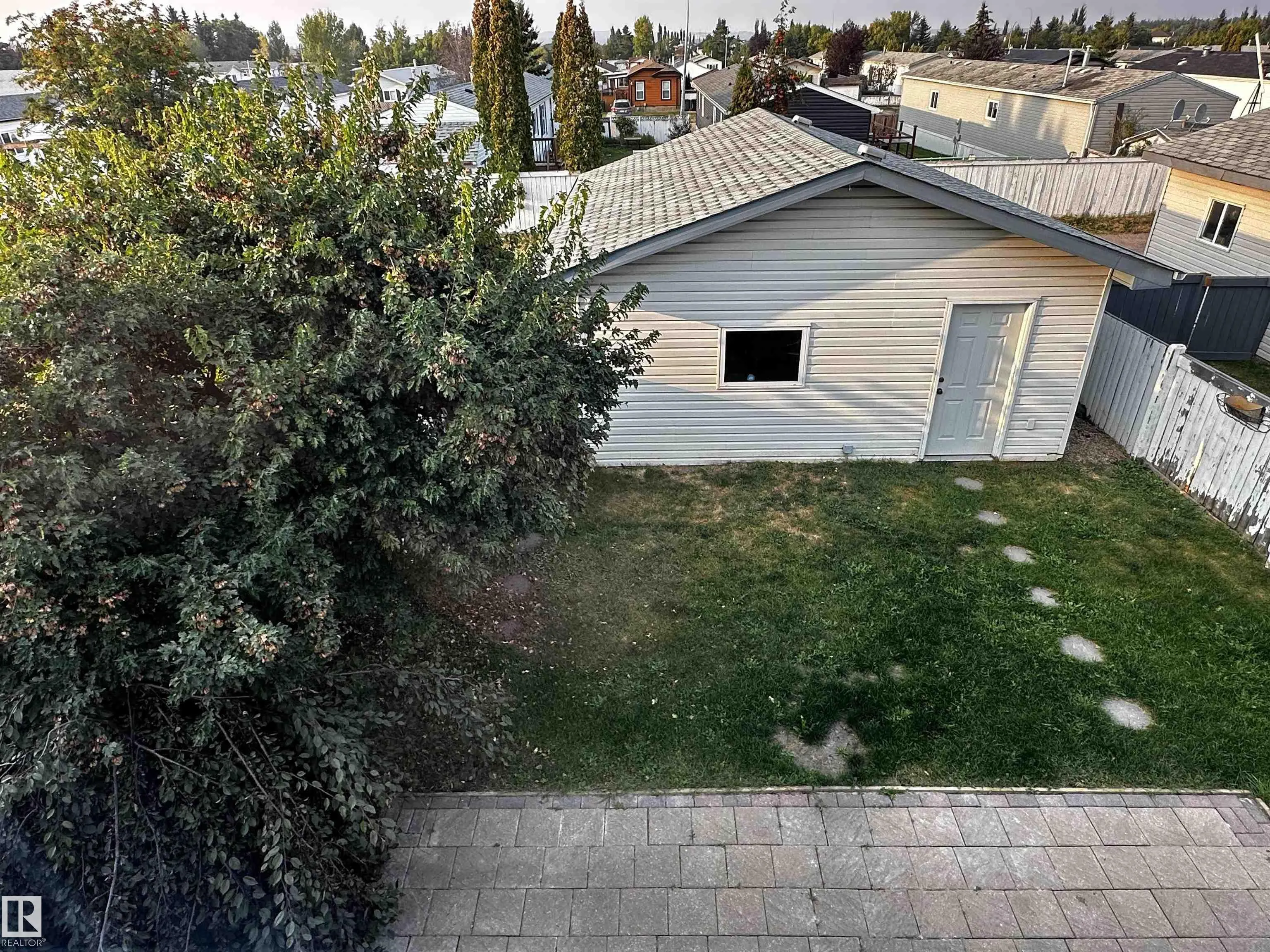 8 HEATHERLANDS Way