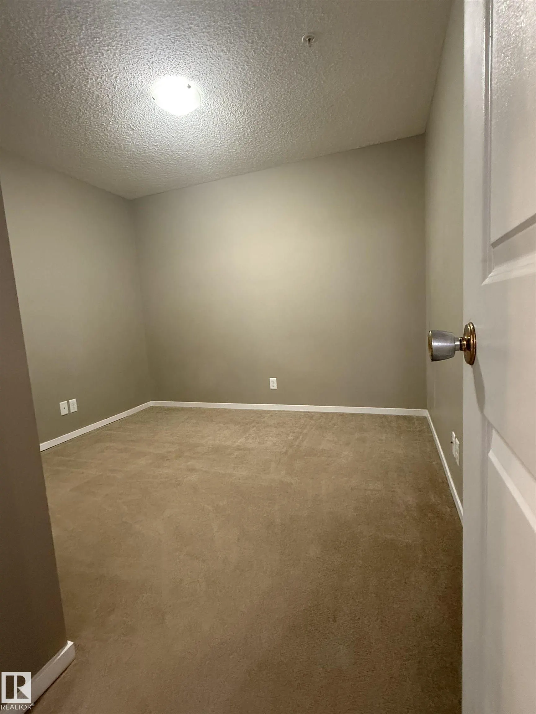 5810 MULLEN Place