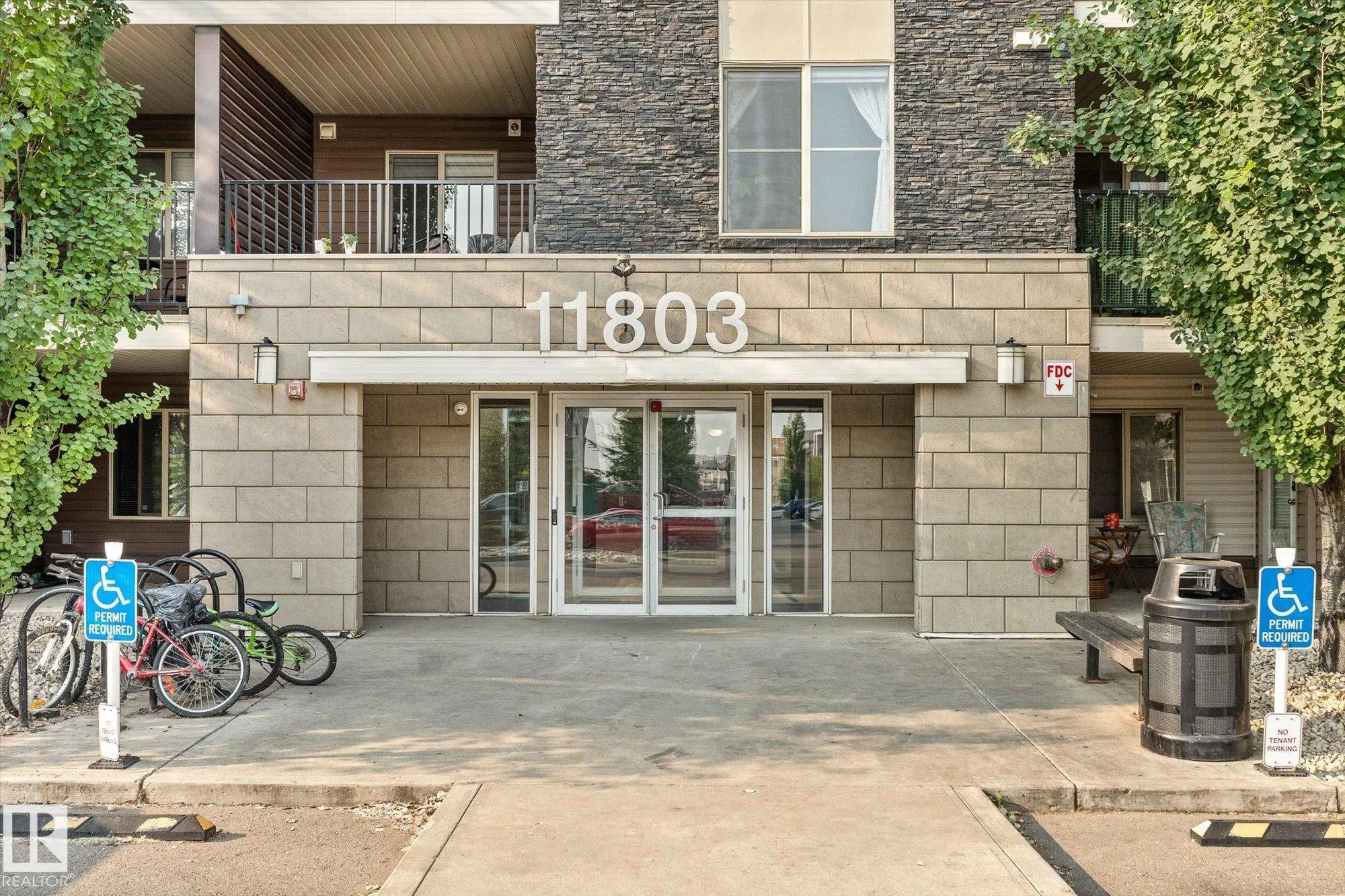 11803 22 Avenue