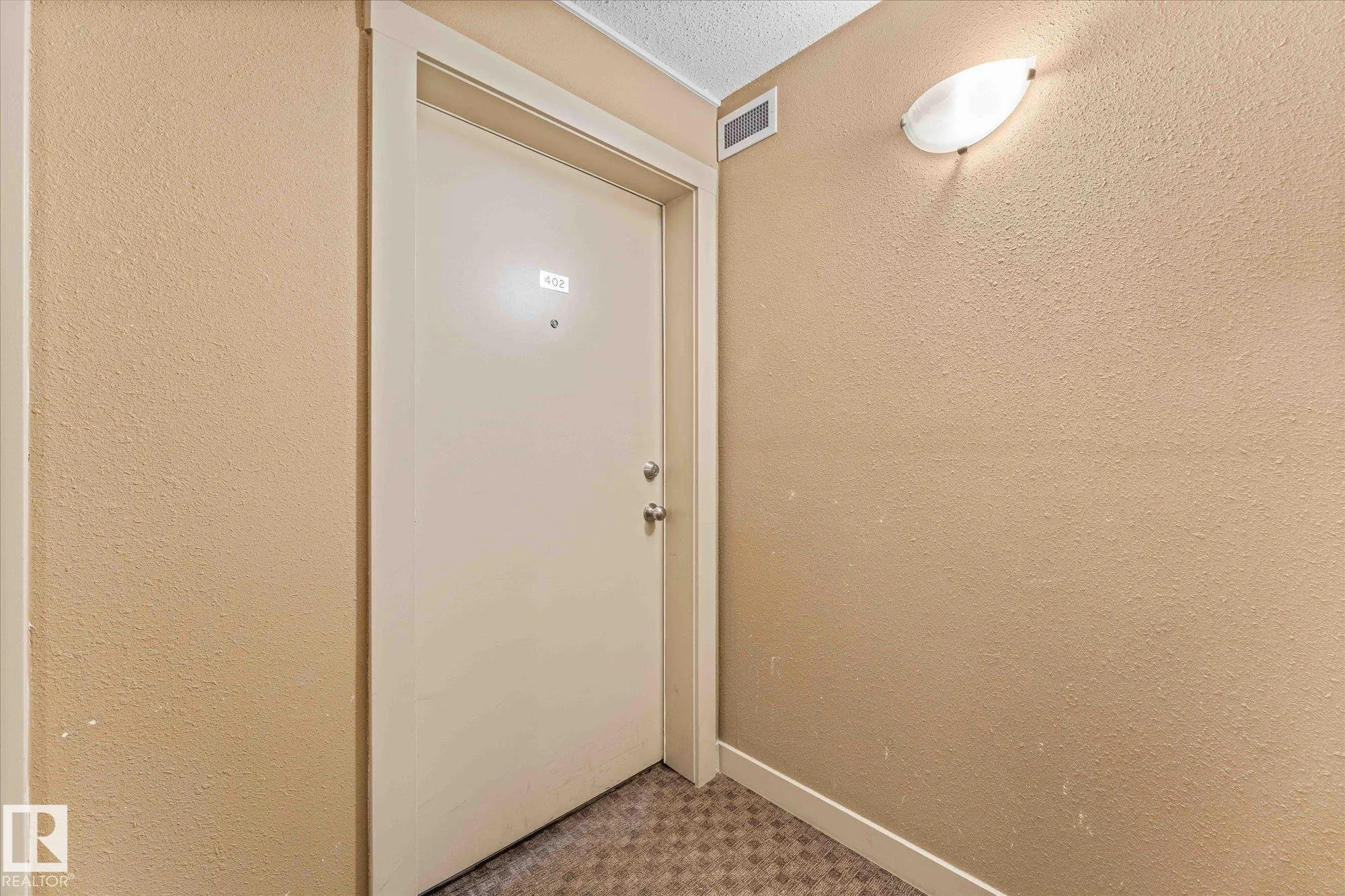 11803 22 Avenue