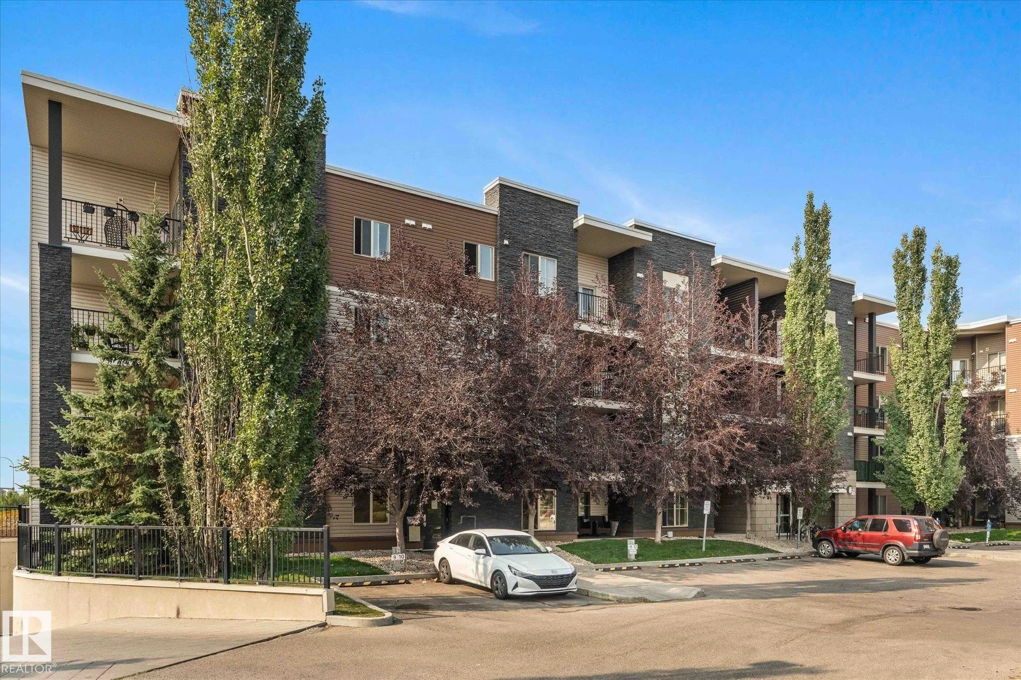 11803 22 Avenue