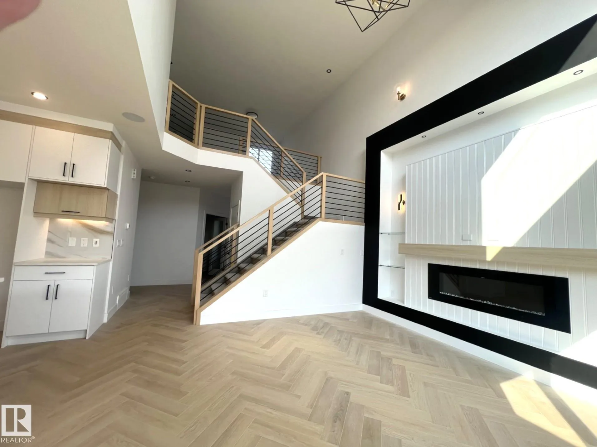 58 HUMMINGBIRD Crescent