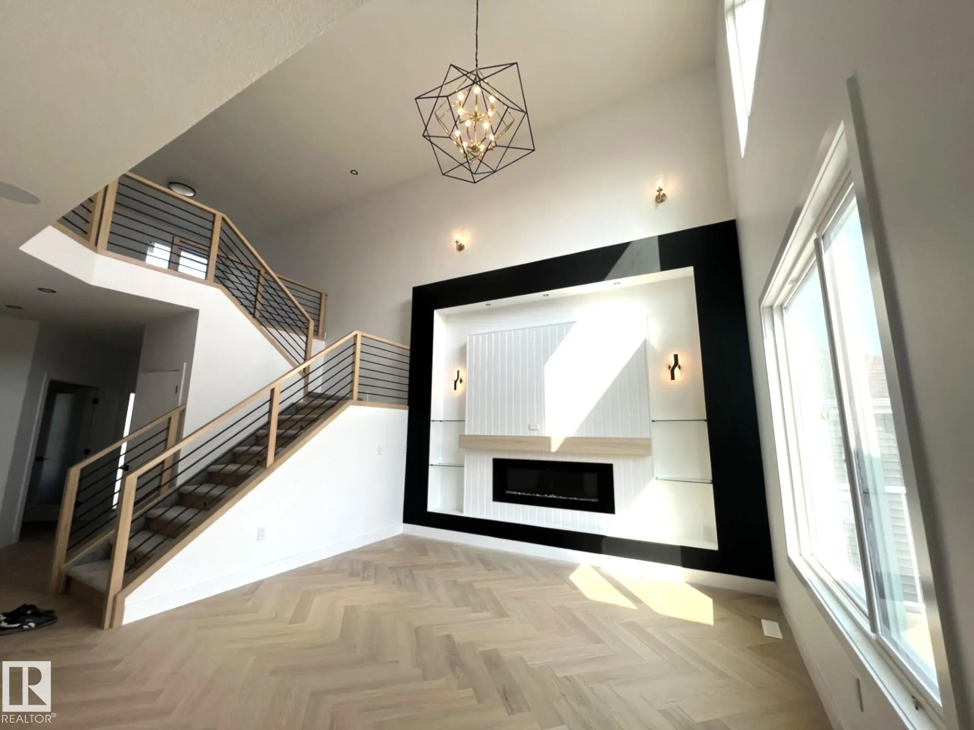 58 HUMMINGBIRD Crescent