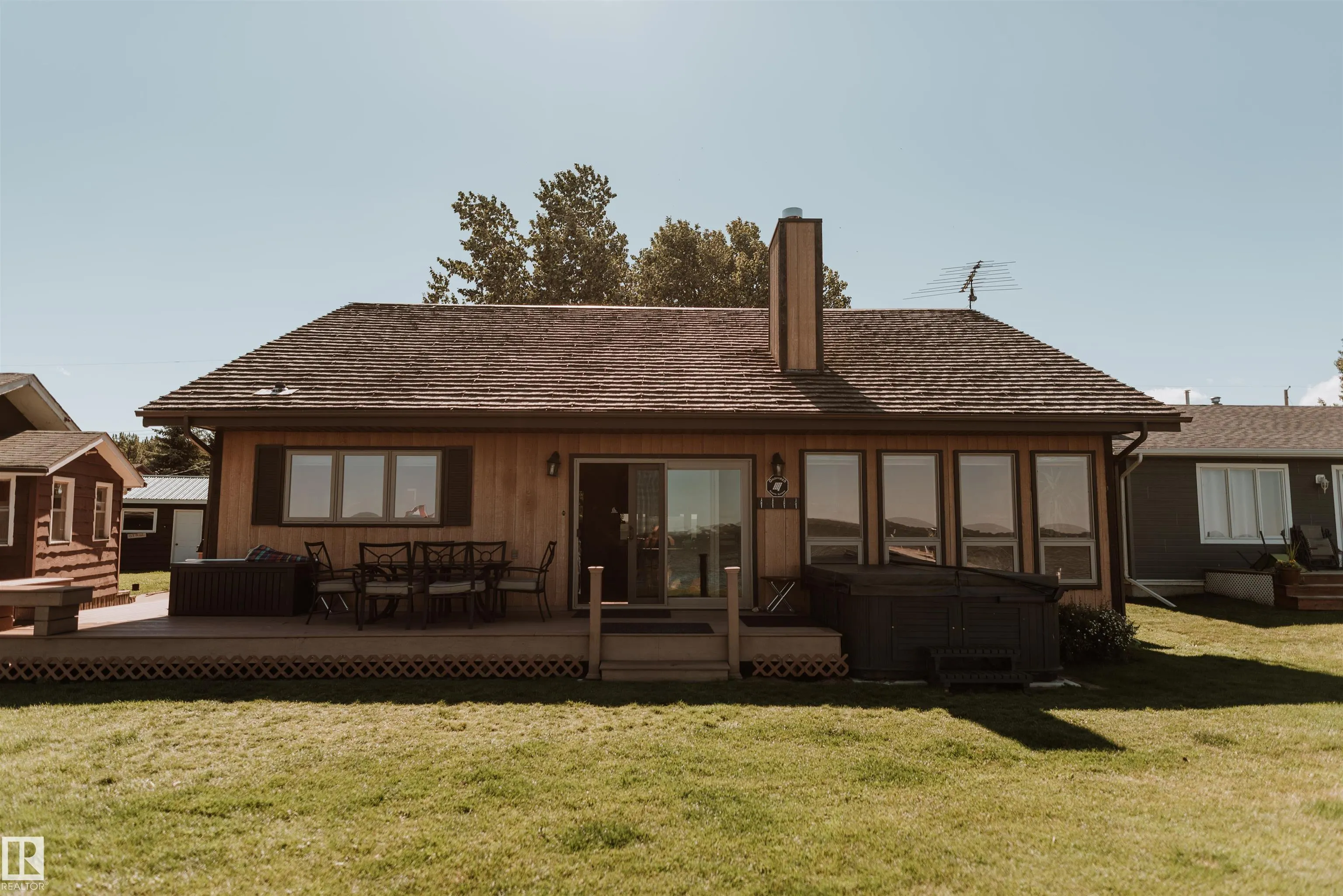 35 Lakeshore Dr