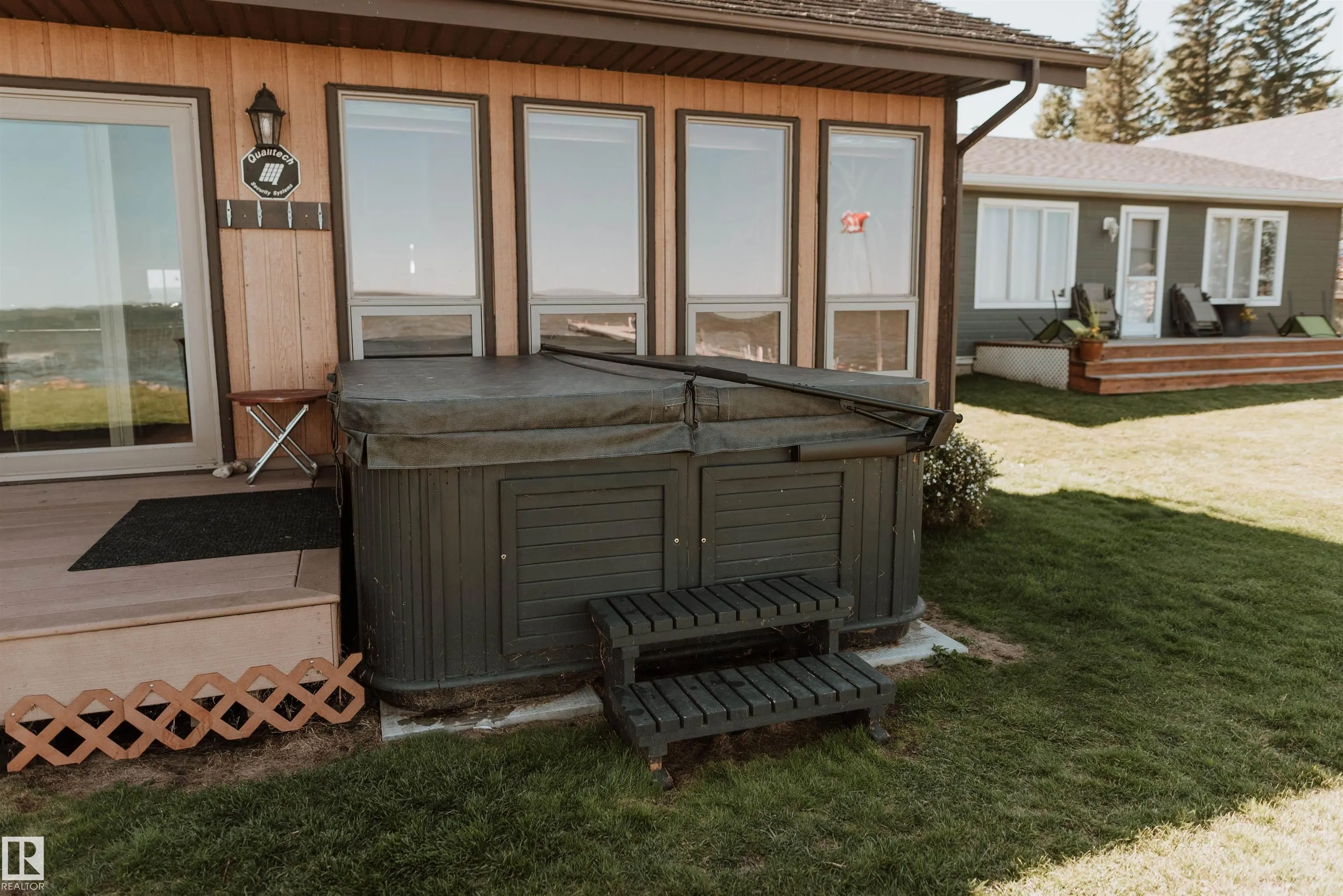 35 Lakeshore Dr