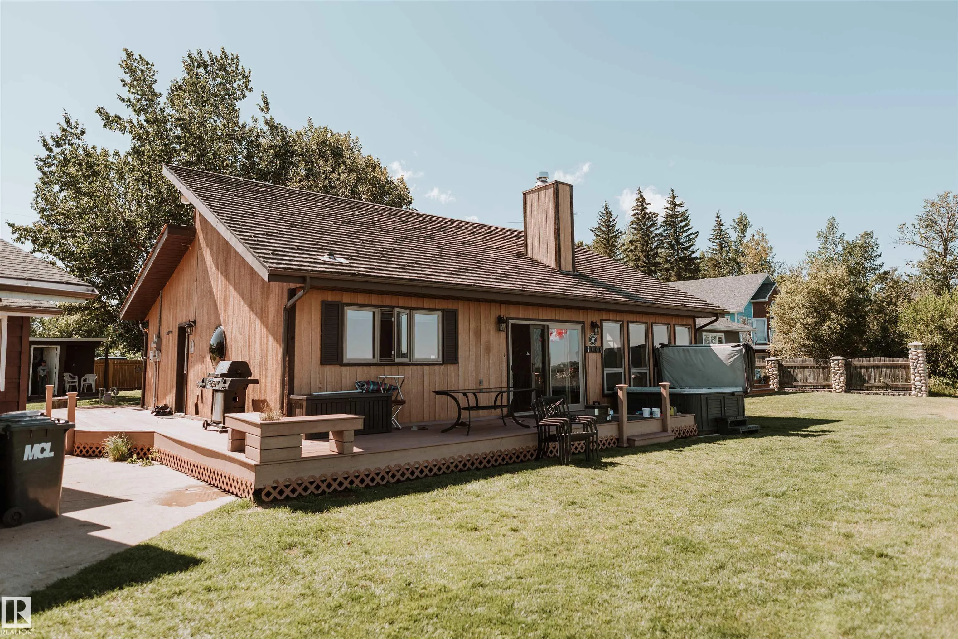 35 Lakeshore Dr