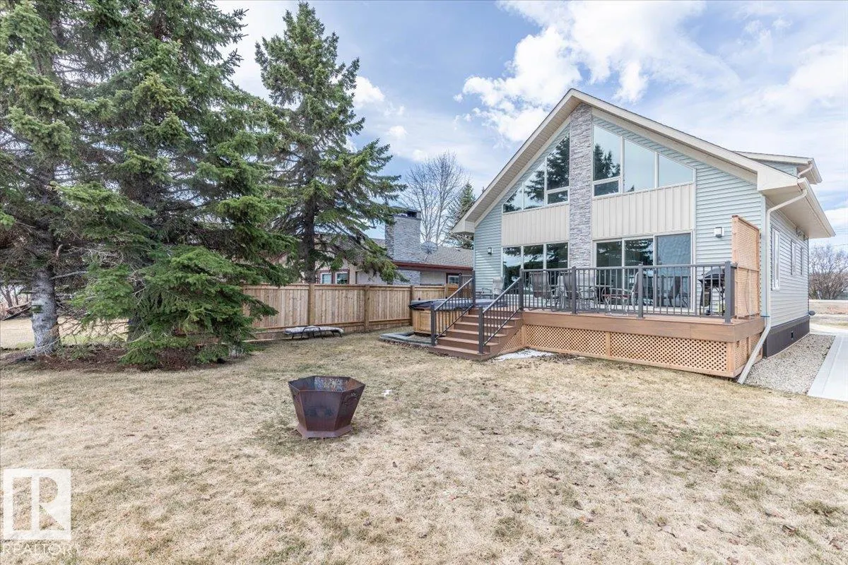 33 Lakeshore Dr