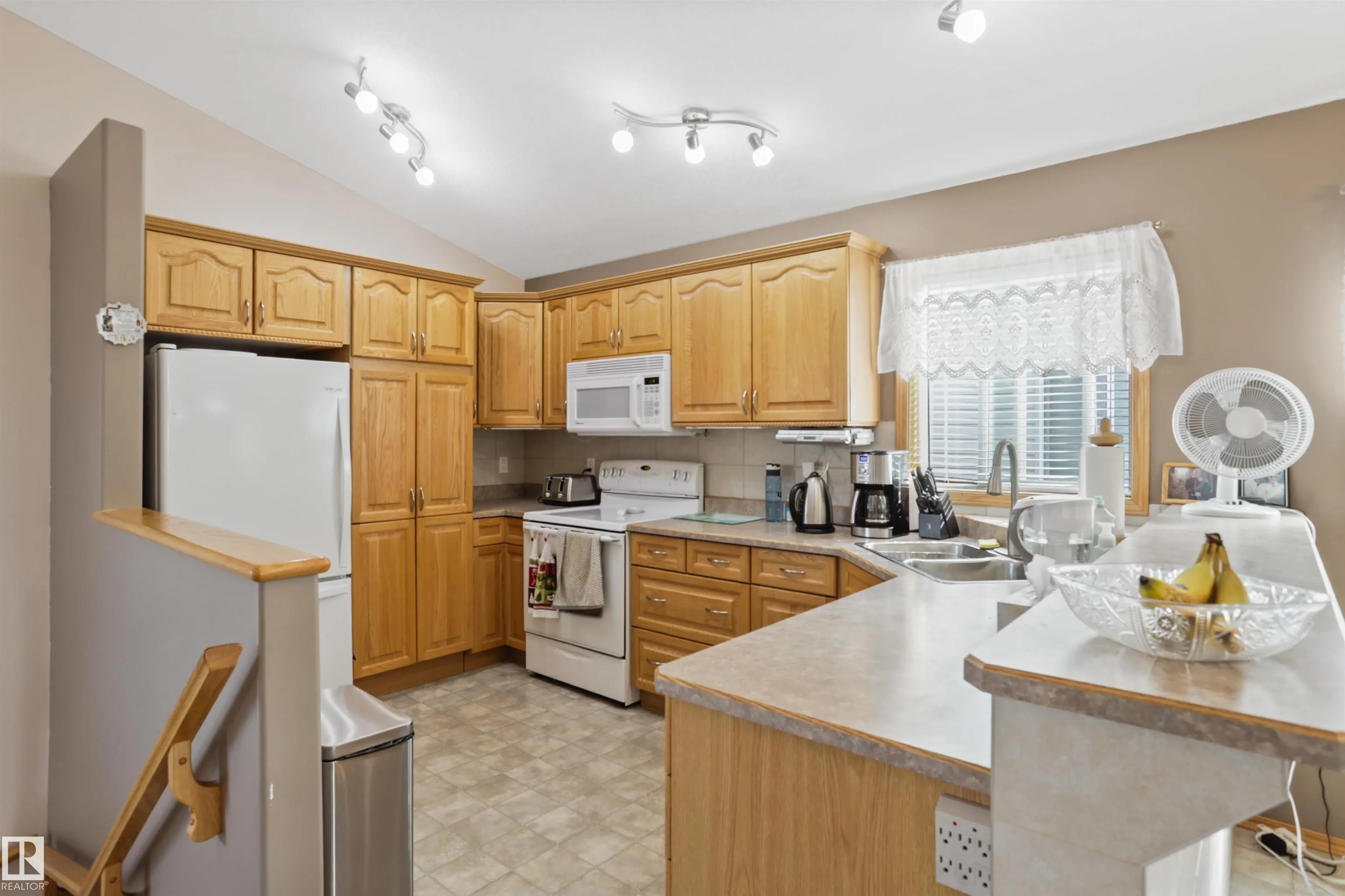 742 KANANASKIS Drive