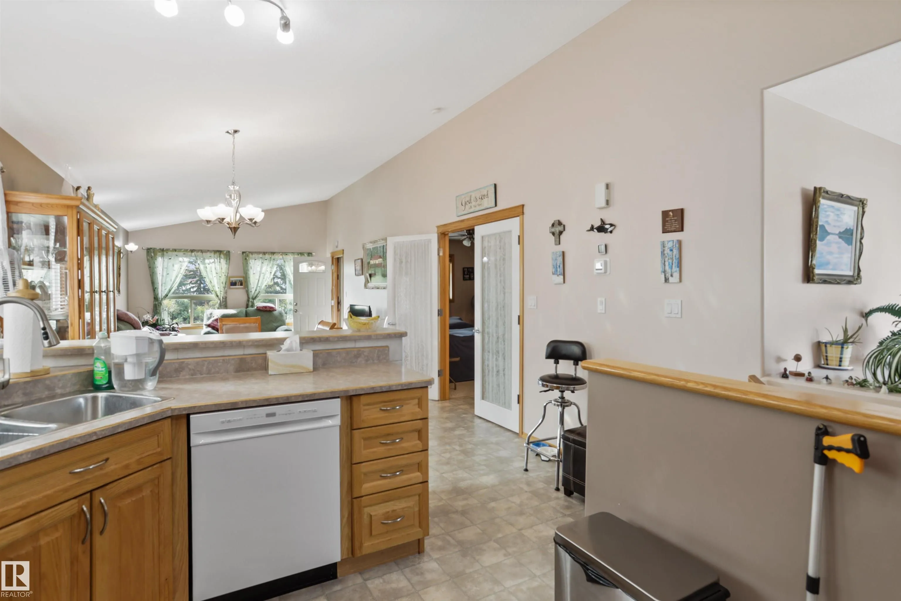 742 KANANASKIS Drive