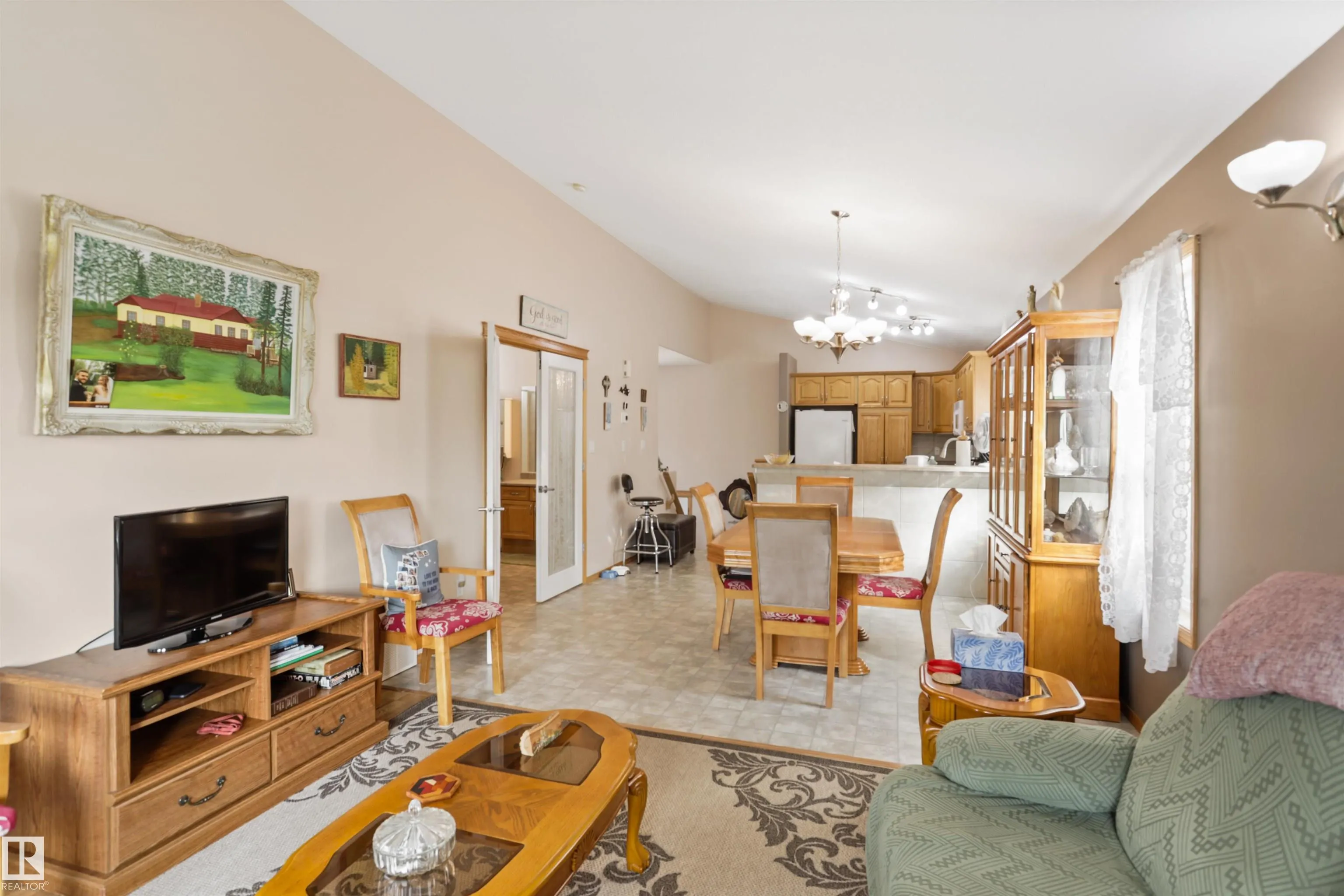 742 KANANASKIS Drive