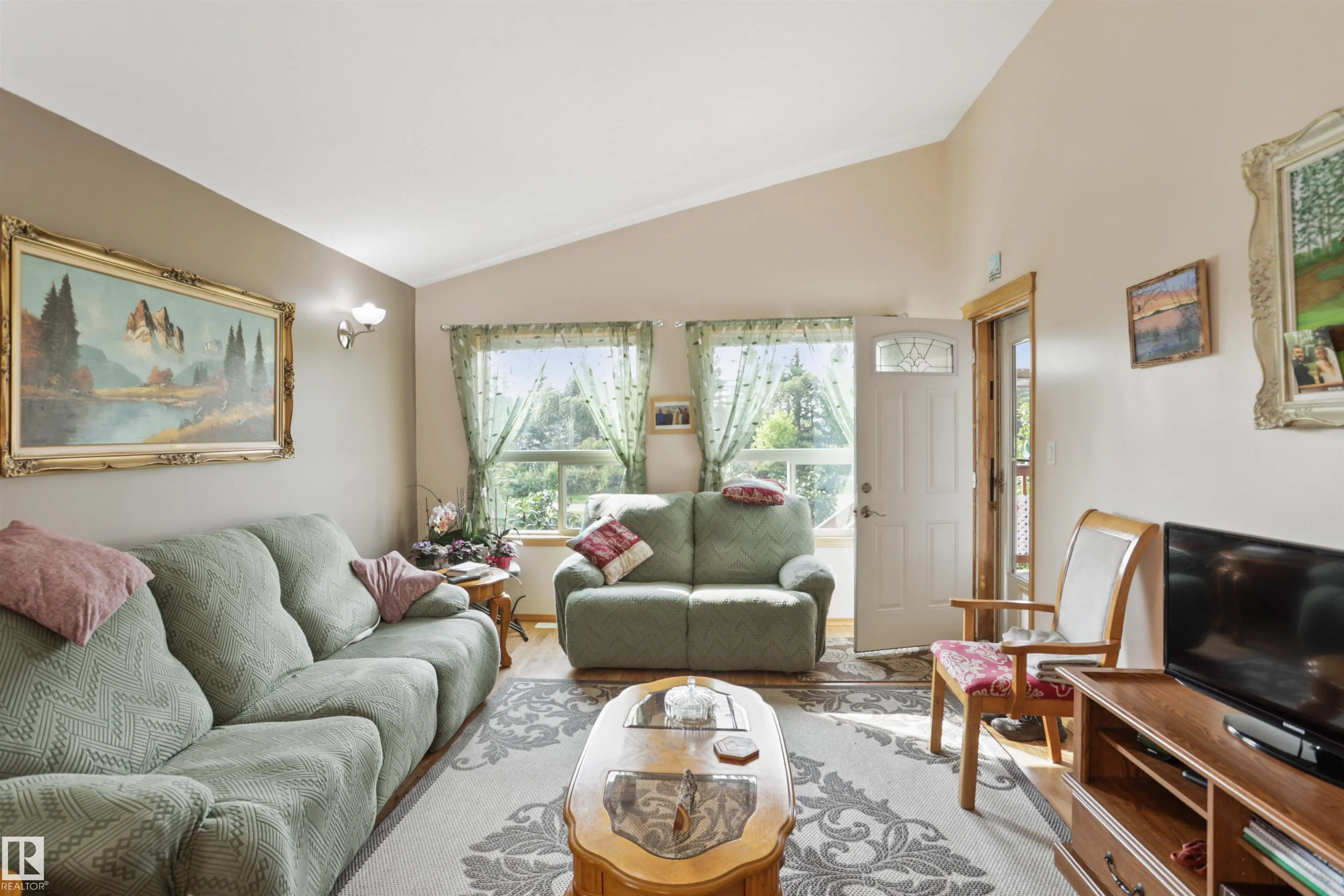 742 KANANASKIS Drive