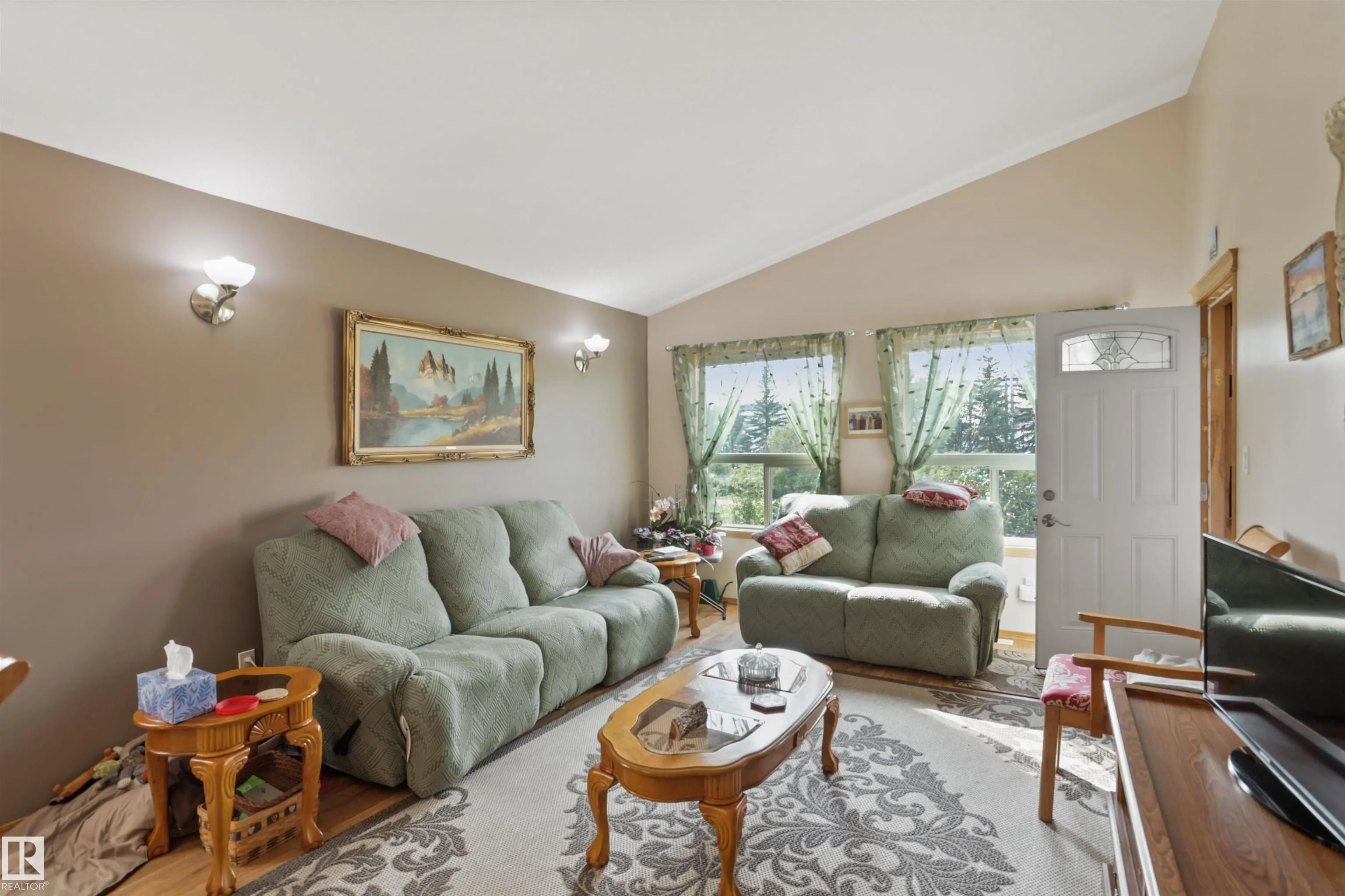 742 KANANASKIS Drive